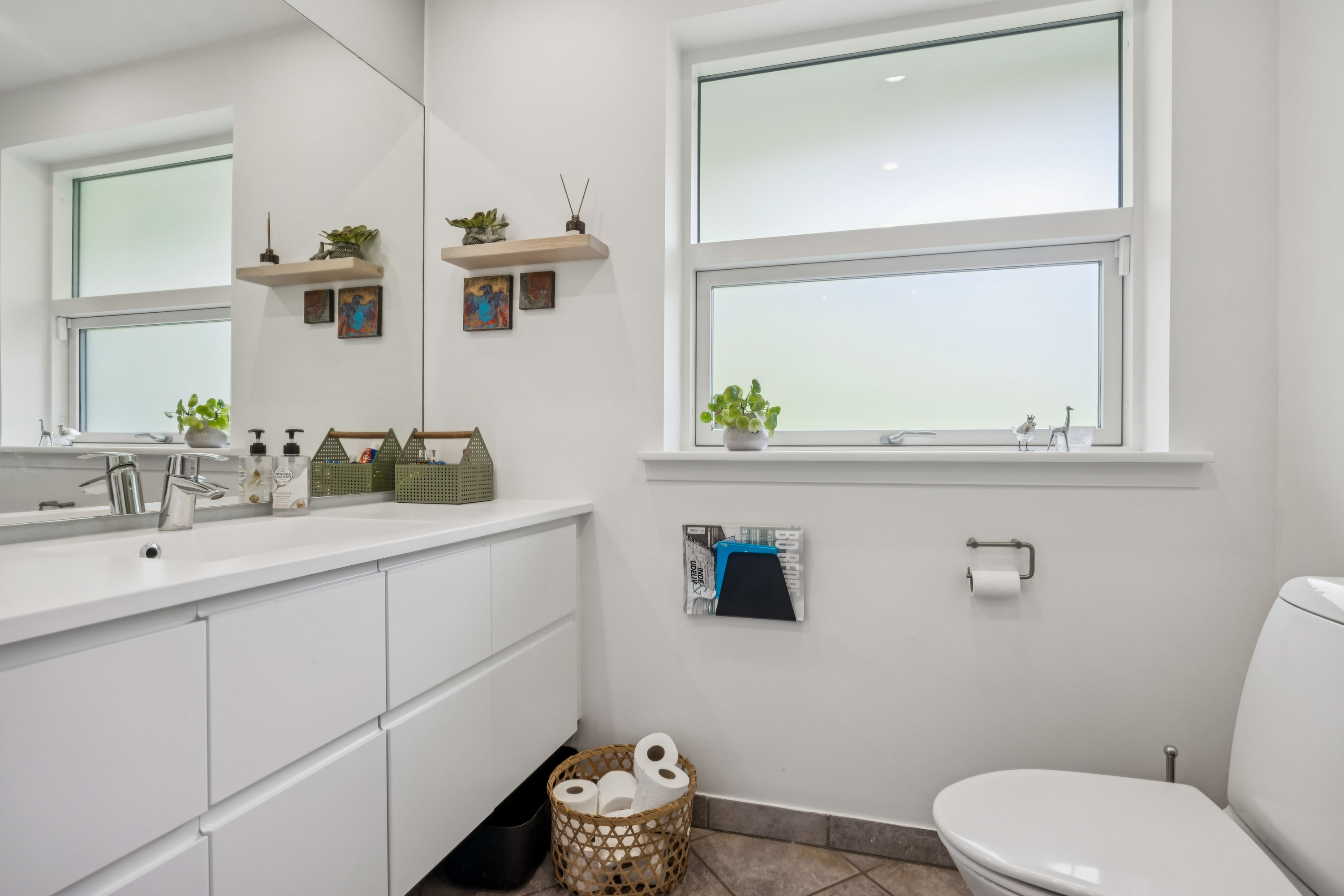 Fremhævet badeværelse billede i fuldskærmstilstand. Billede af Søndermarken 97, 9320 Hjallerup