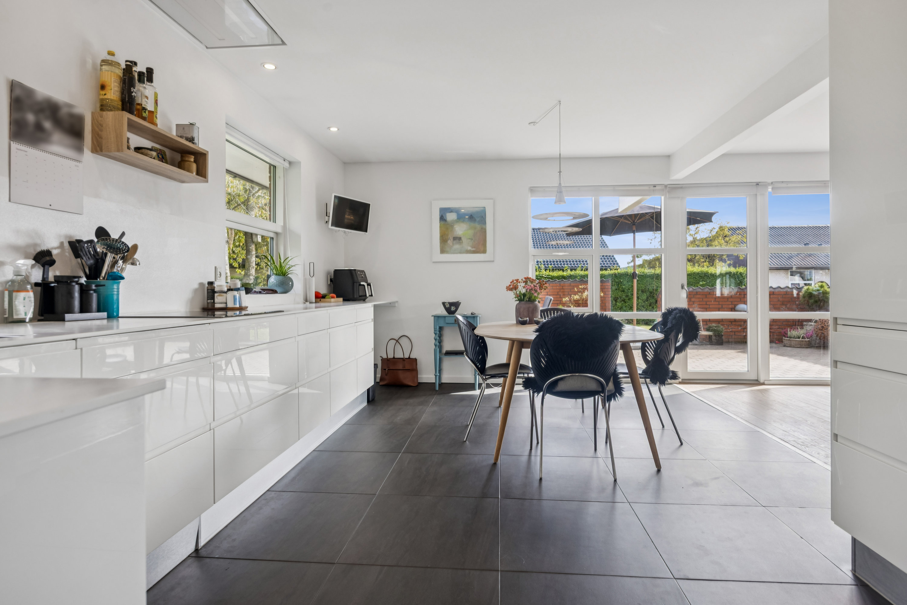 Fremhævet køkken billede i fuldskærmstilstand. Billede af Søndermarken 97, 9320 Hjallerup