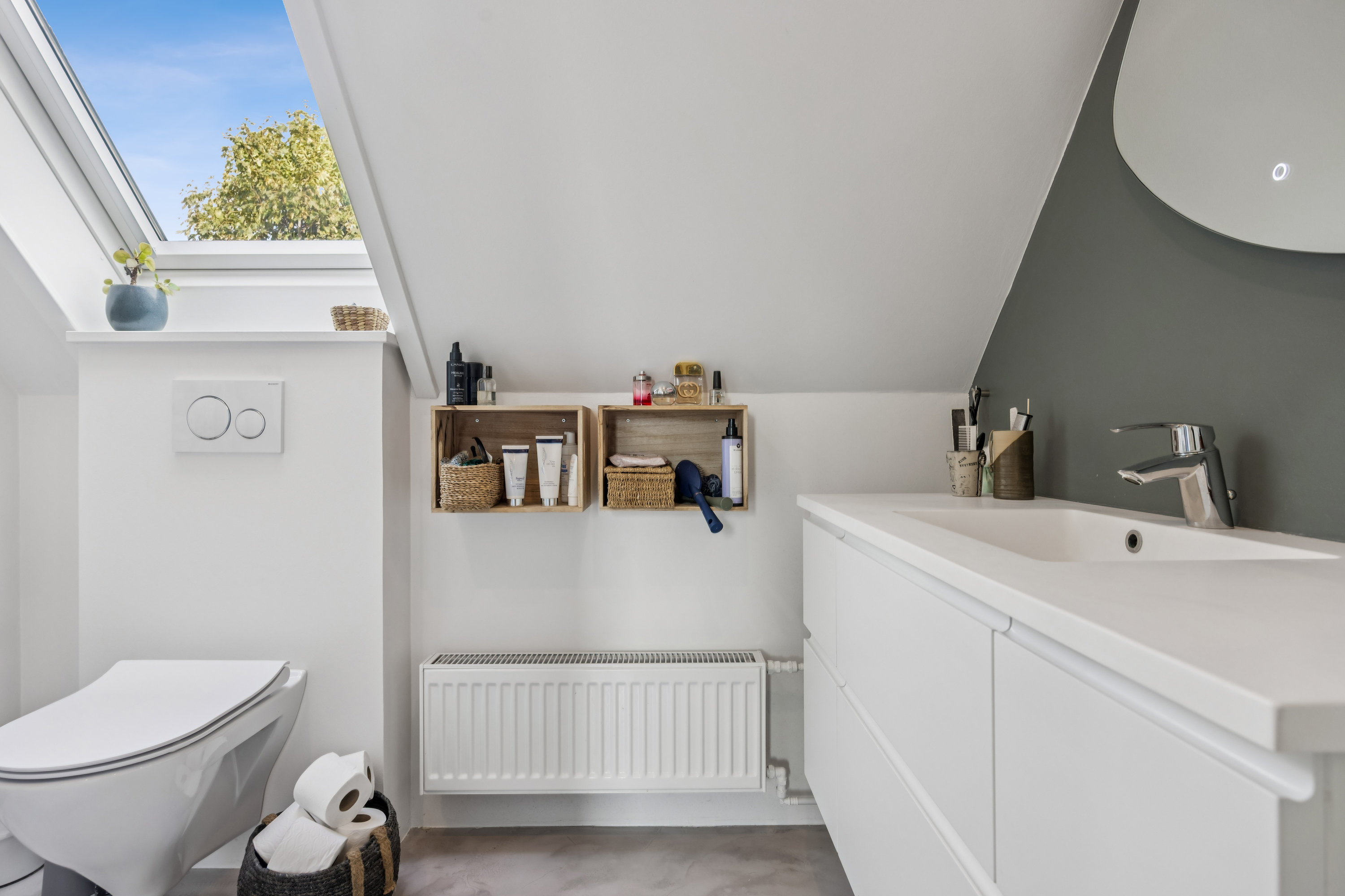 Fremhævet badeværelse billede i fuldskærmstilstand. Billede af Søndermarken 97, 9320 Hjallerup