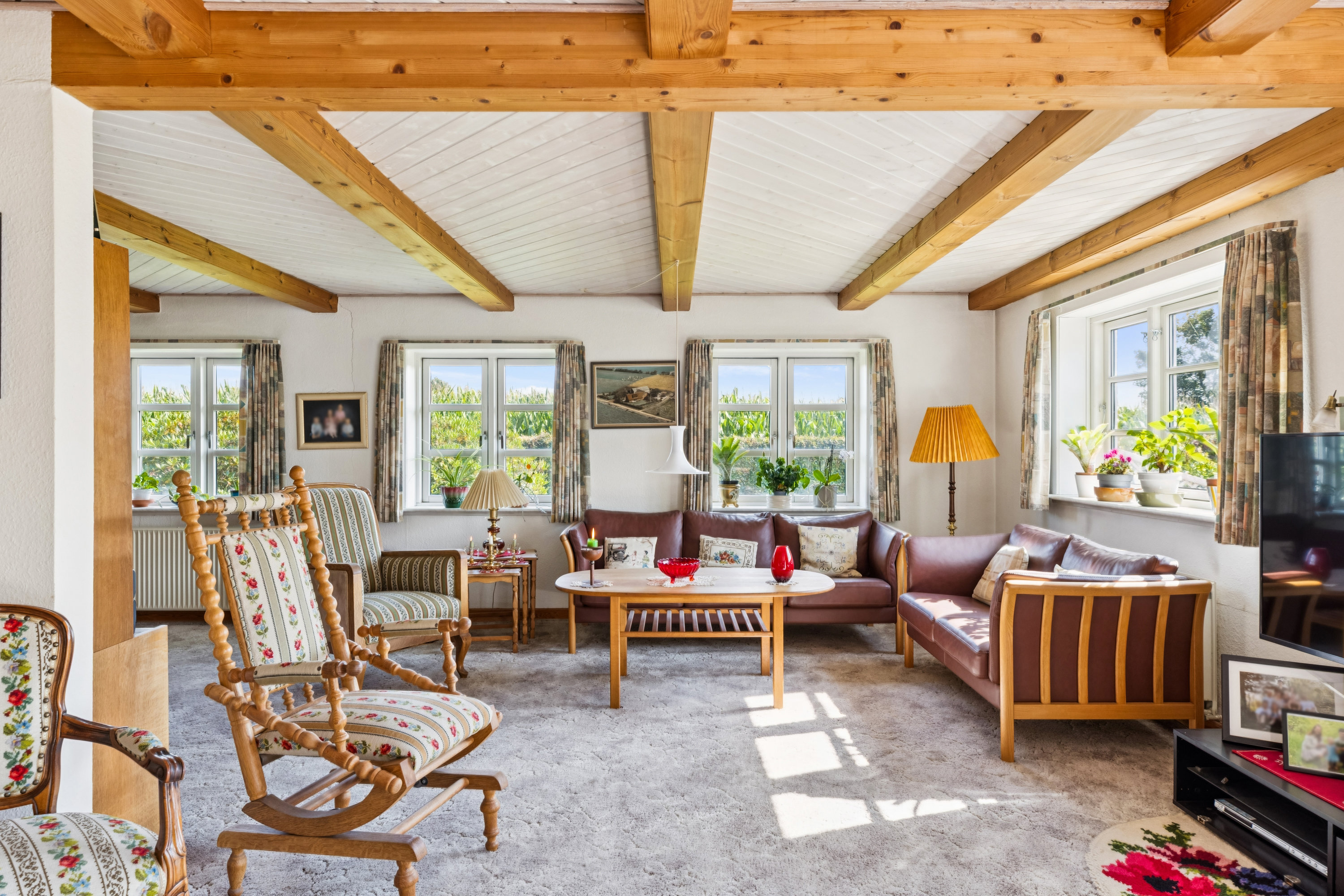 Fremhævet stue billede i fuldskærmstilstand. Billede af Koldingvej 95, Kalvslund, 6760 Ribe