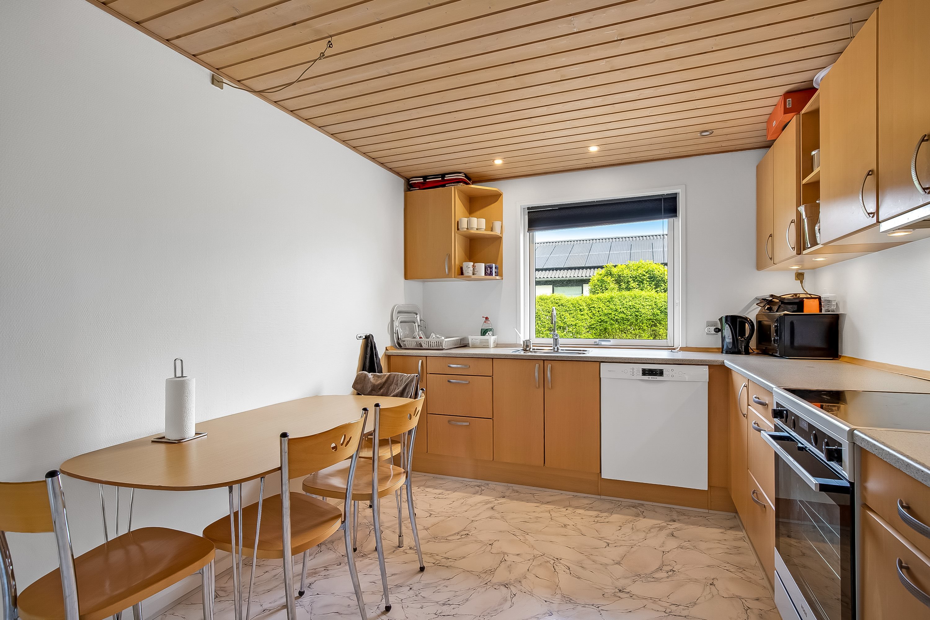 Fremhævet køkken billede i fuldskærmstilstand. Billede af Toftbovej 1, Jerlev, 7100 Vejle