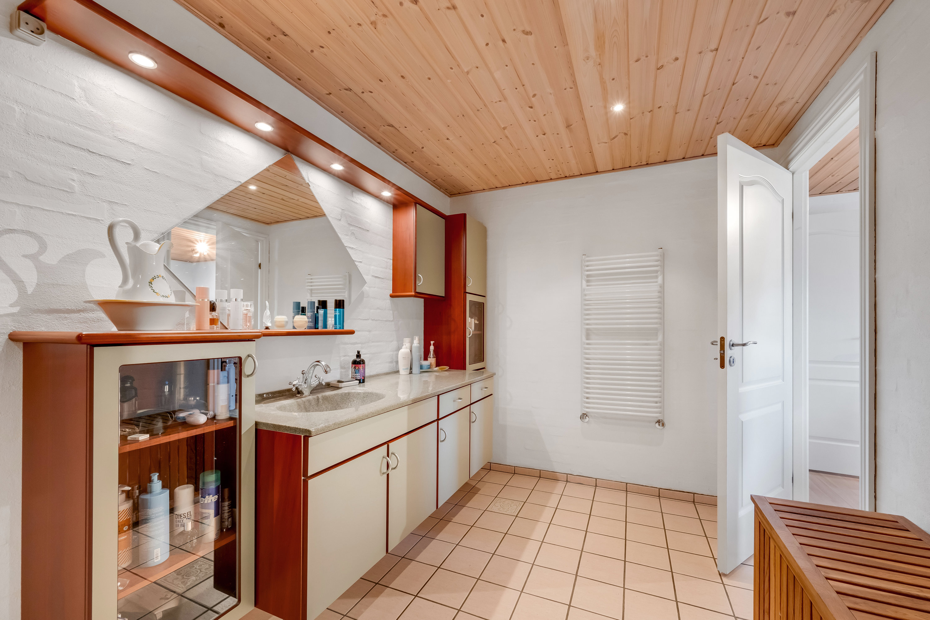 Fremhævet badeværelse billede i fuldskærmstilstand. Billede af Fabriksvej 10, 6980 Tim