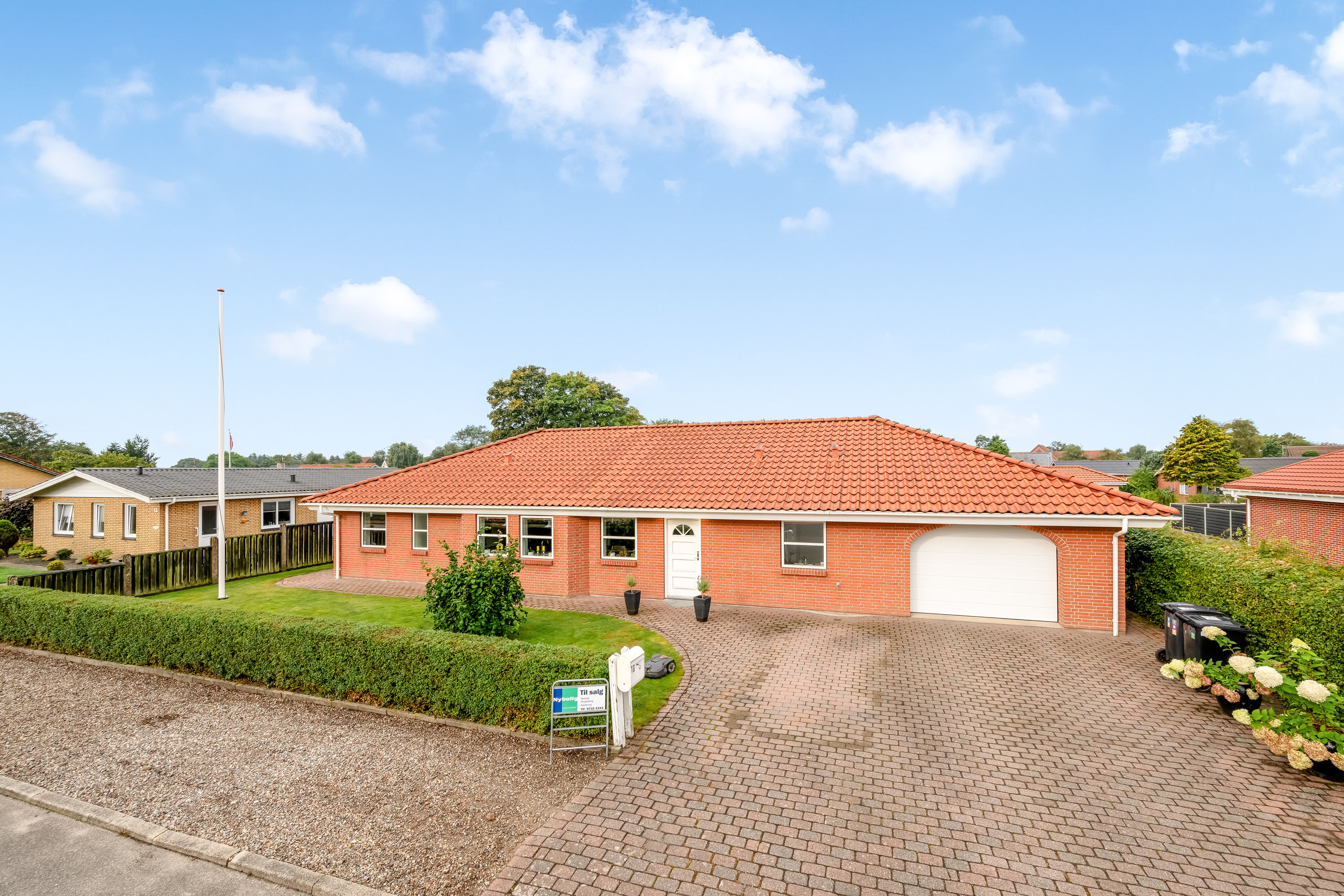 Fremhævet facade billede i fuldskærmstilstand. Billede af Fabriksvej 10, 6980 Tim