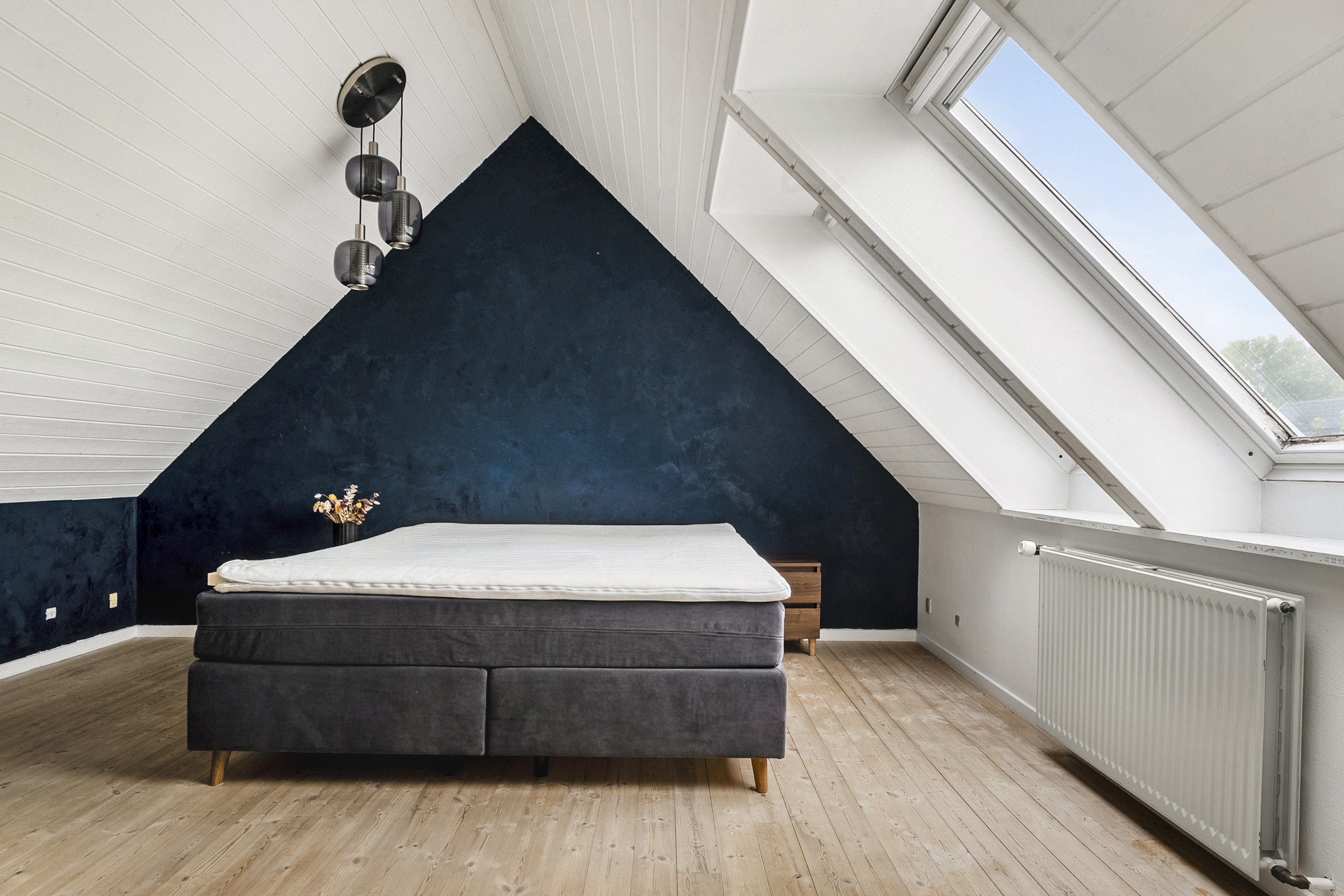 Fremhævet soveværelse billede i fuldskærmstilstand. Billede af Karolinelundsvej 2, 8752 Østbirk