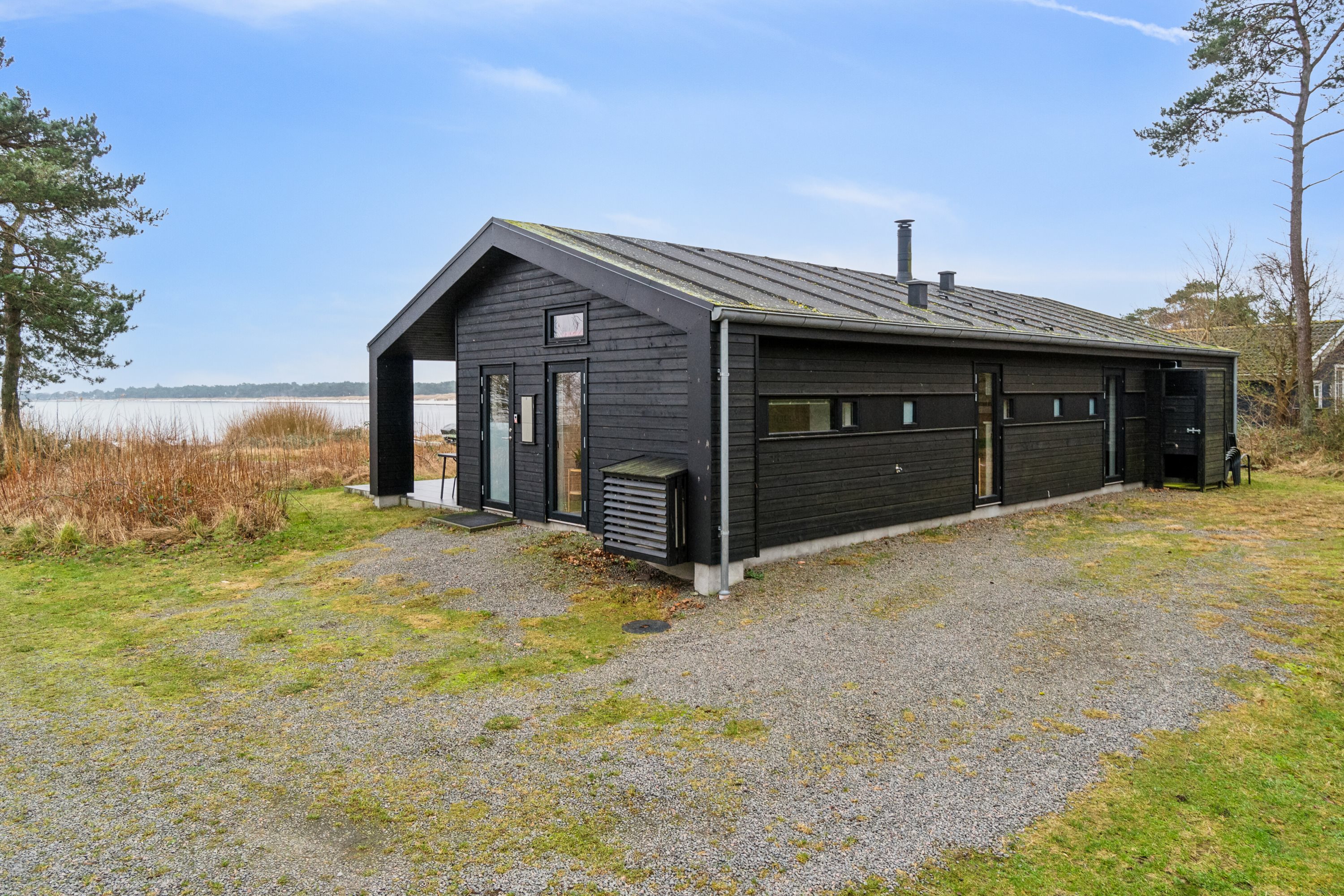 Fremhævet set fra haven billede i fuldskærmstilstand. Billede af Strandvolden 17, Balka, 3730 Nexø