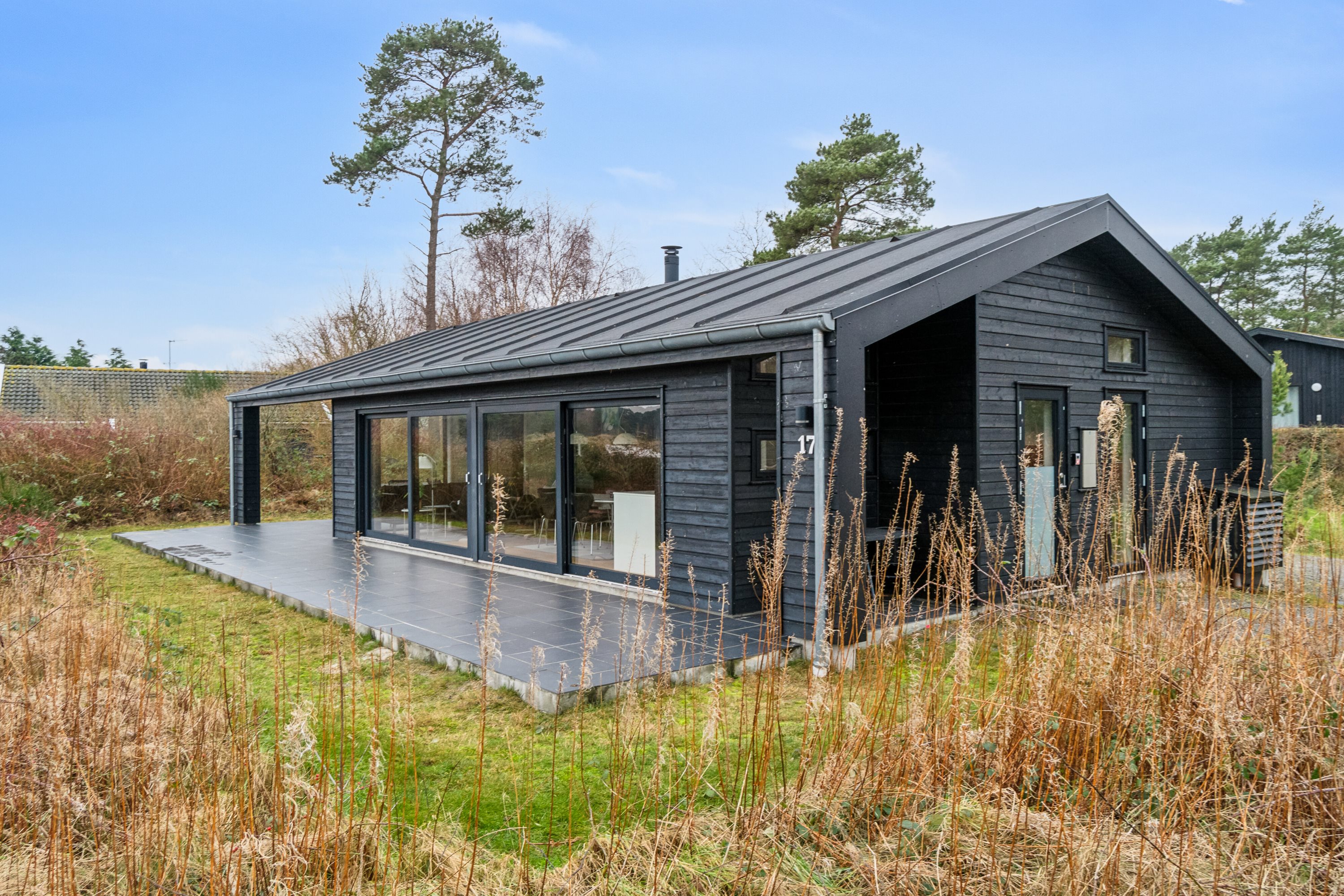 Fremhævet set fra haven billede i fuldskærmstilstand. Billede af Strandvolden 17, Balka, 3730 Nexø