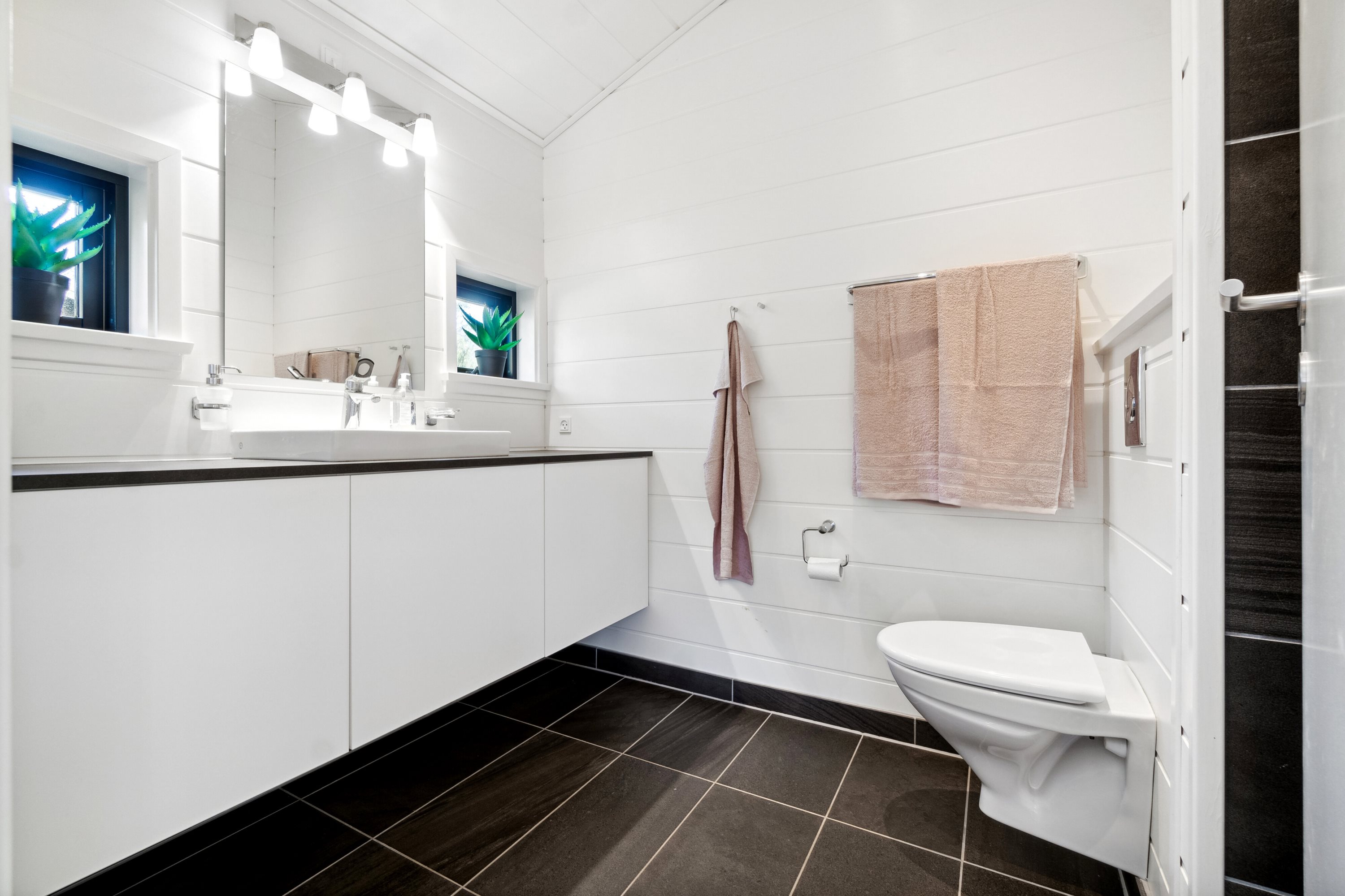 Fremhævet badeværelse billede i fuldskærmstilstand. Billede af Strandvolden 17, Balka, 3730 Nexø