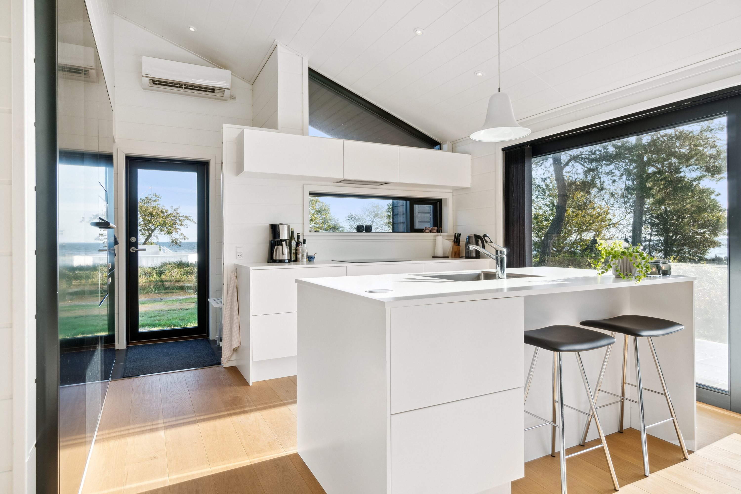 Fremhævet køkken billede i fuldskærmstilstand. Billede af Strandvolden 17, Balka, 3730 Nexø