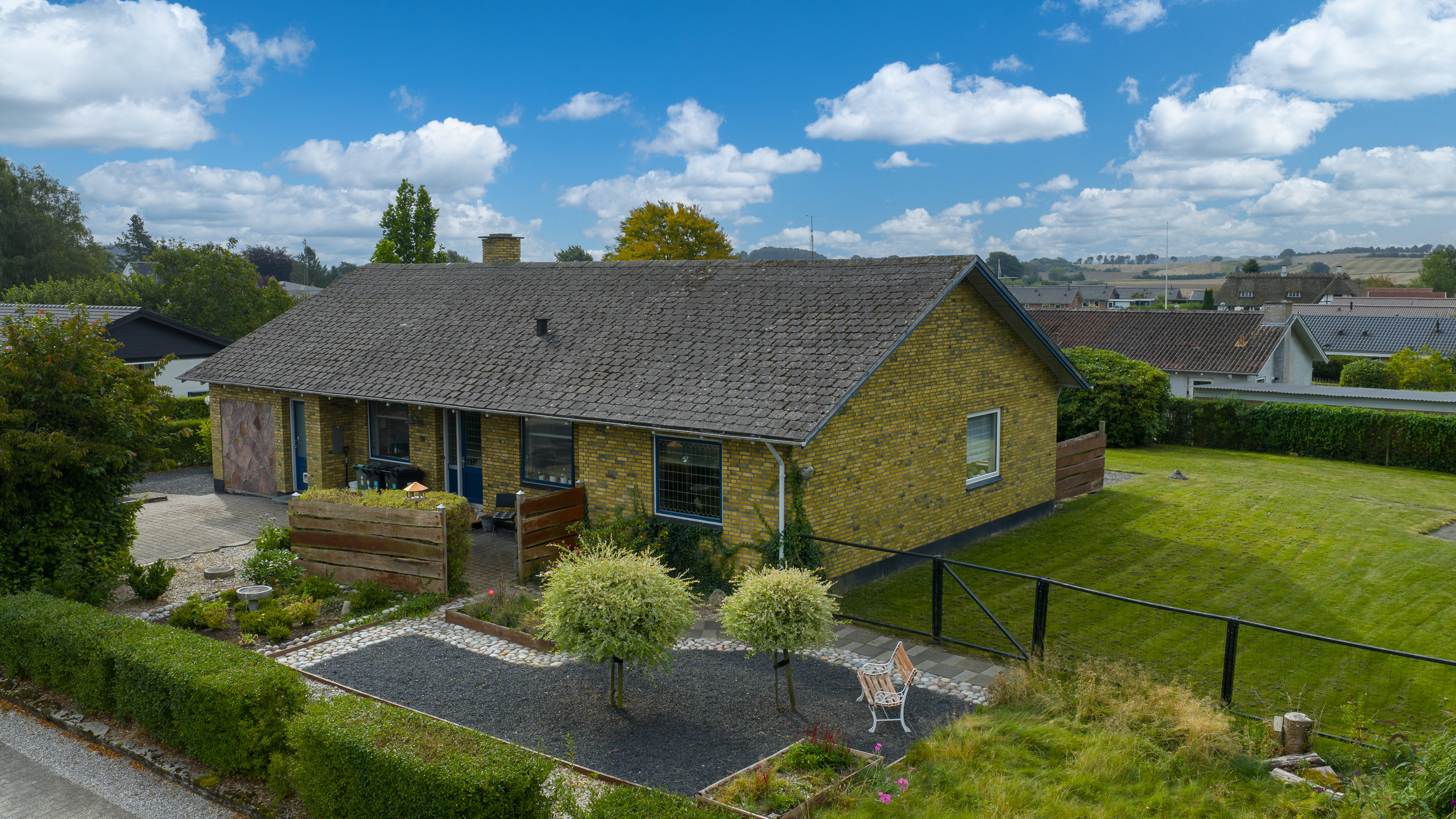 Fremhævet facade billede i fuldskærmstilstand. Billede af Hesselhøjvej 28, Brobyværk, 5672 Broby