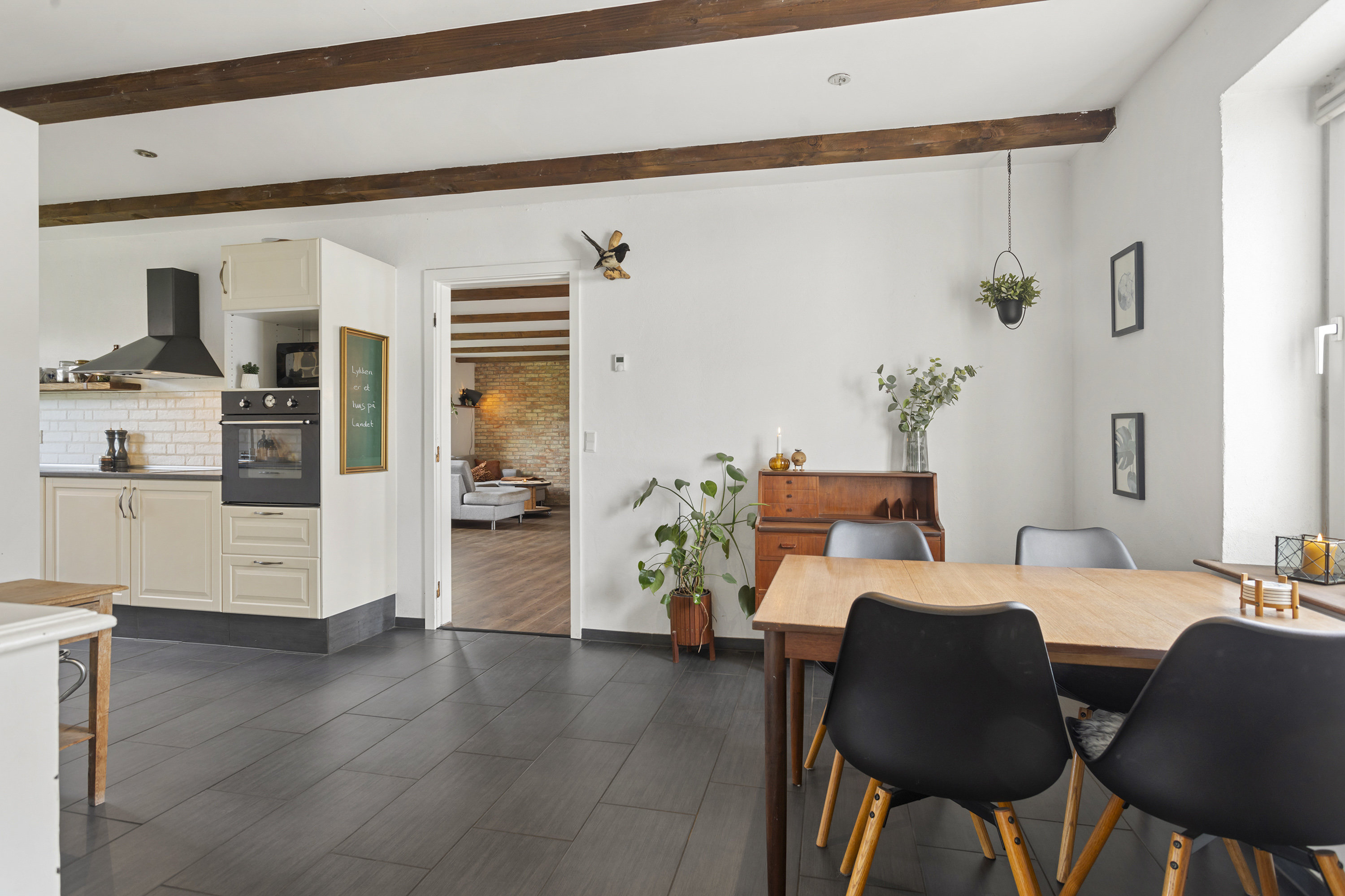 Fremhævet køkken alrum billede i fuldskærmstilstand. Billede af Kraghedevej 186, 9382 Tylstrup
