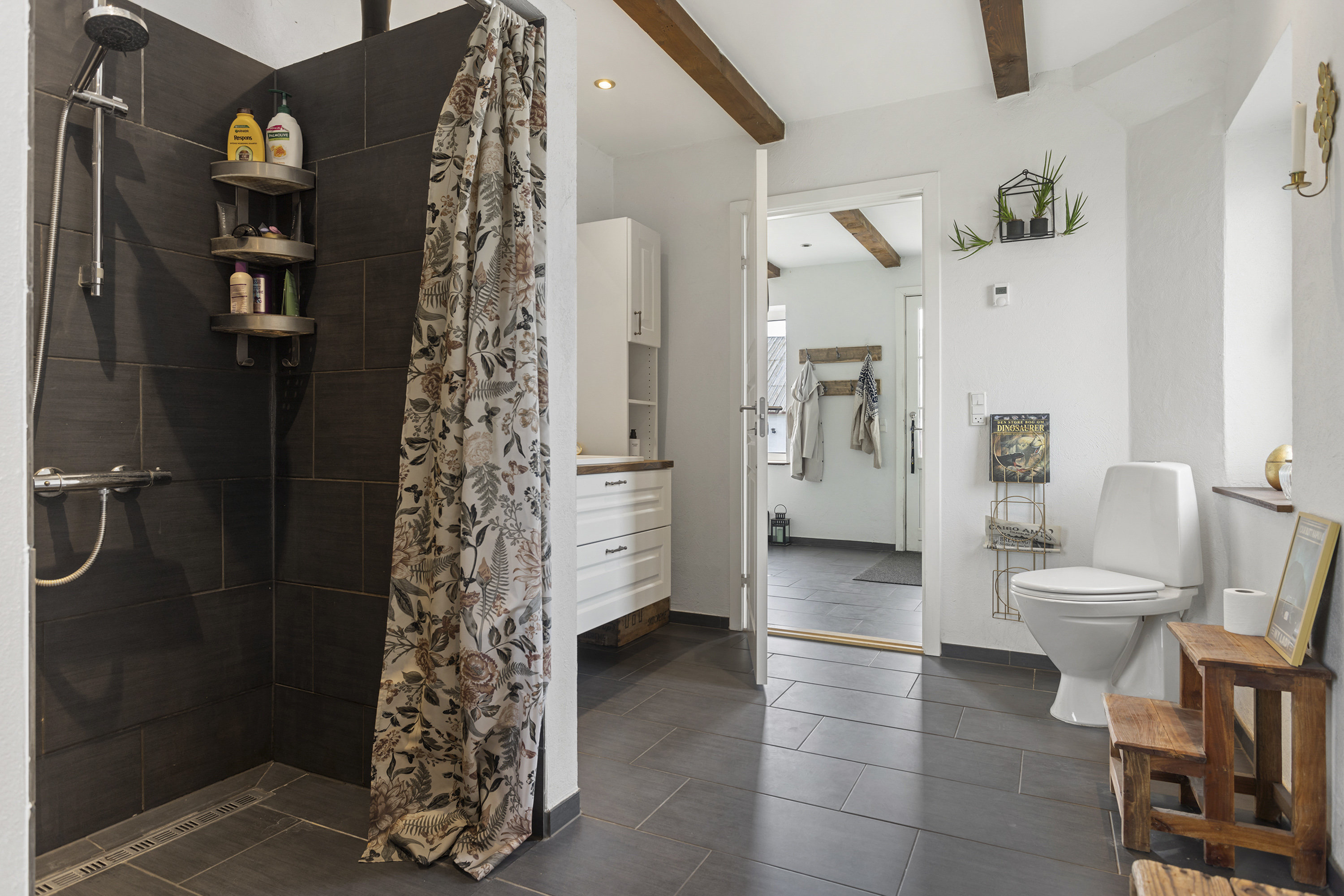 Fremhævet badeværelse billede i fuldskærmstilstand. Billede af Kraghedevej 186, 9382 Tylstrup