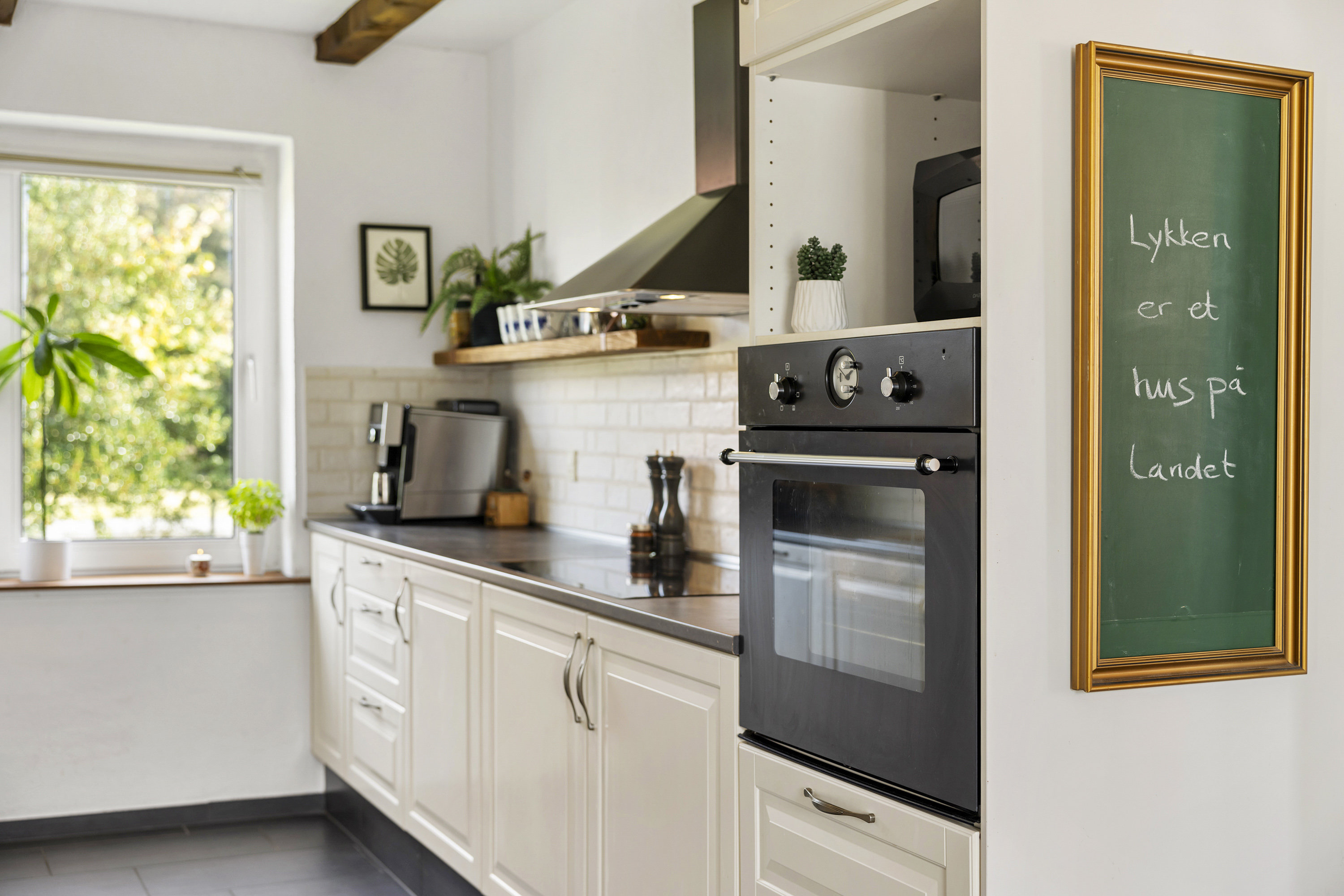 Fremhævet køkken billede i fuldskærmstilstand. Billede af Kraghedevej 186, 9382 Tylstrup