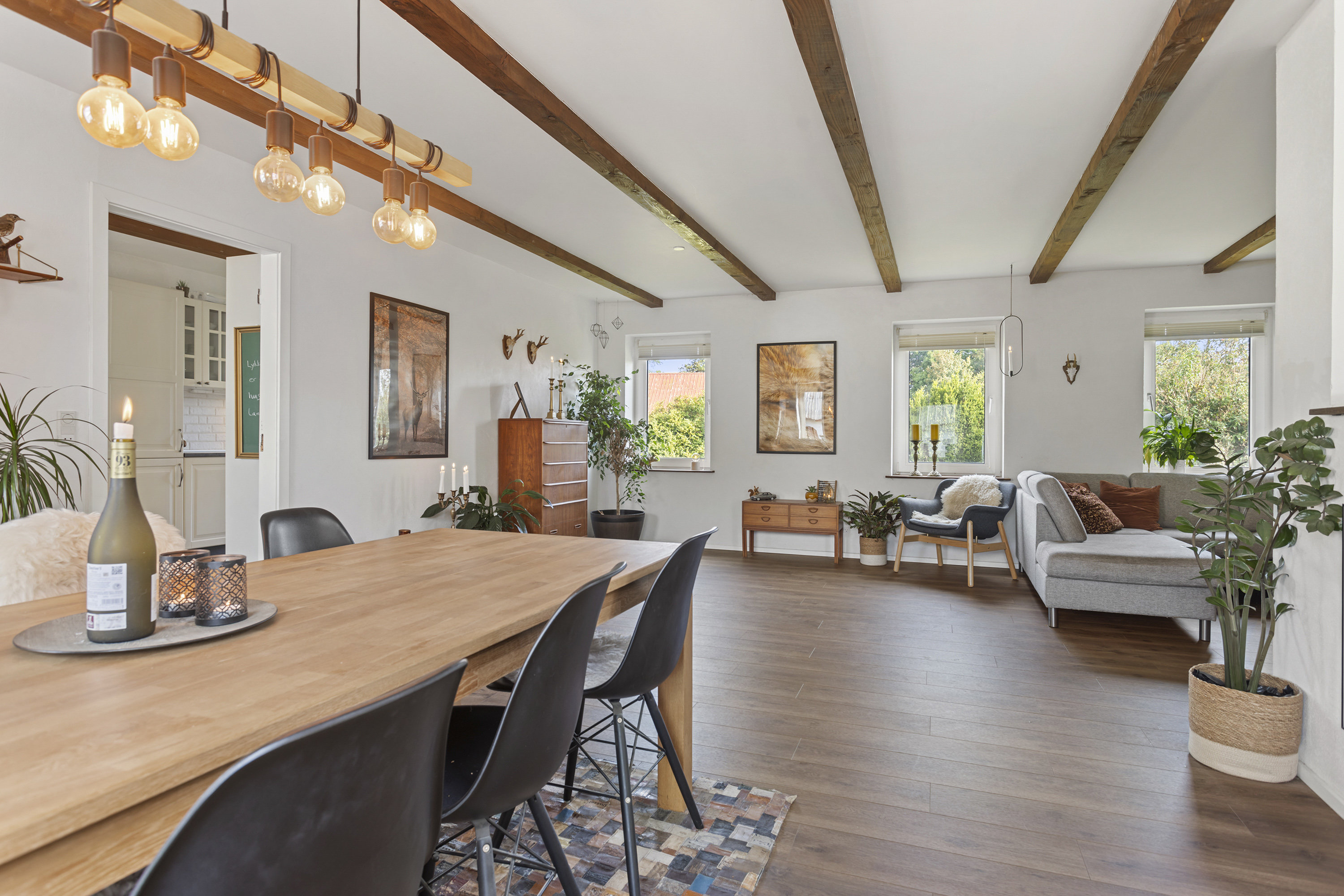 Fremhævet stue billede i fuldskærmstilstand. Billede af Kraghedevej 186, 9382 Tylstrup