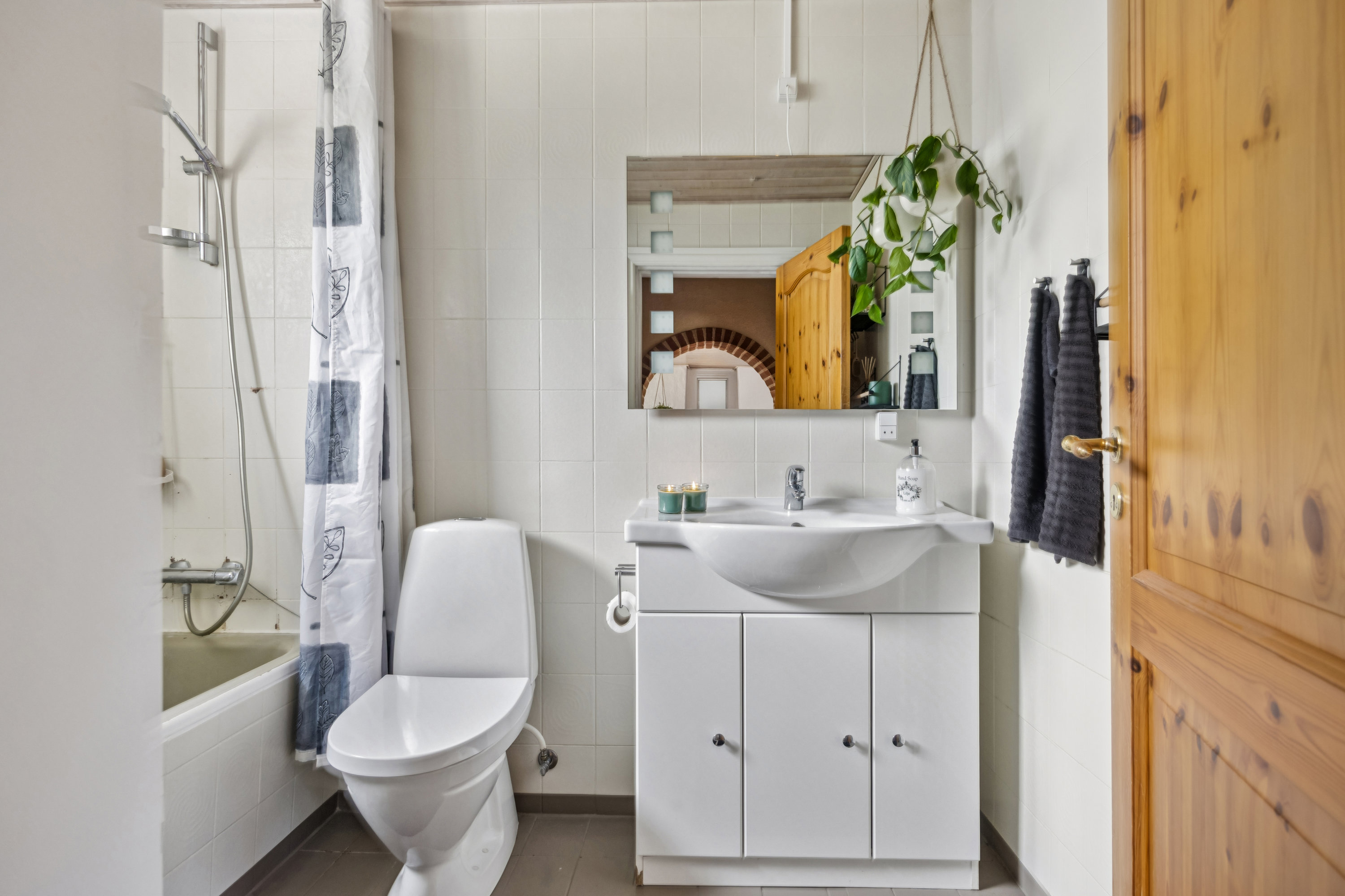 Fremhævet badeværelse billede i fuldskærmstilstand. Billede af Kronborgvej 13, Dalbyover, 8970 Havndal