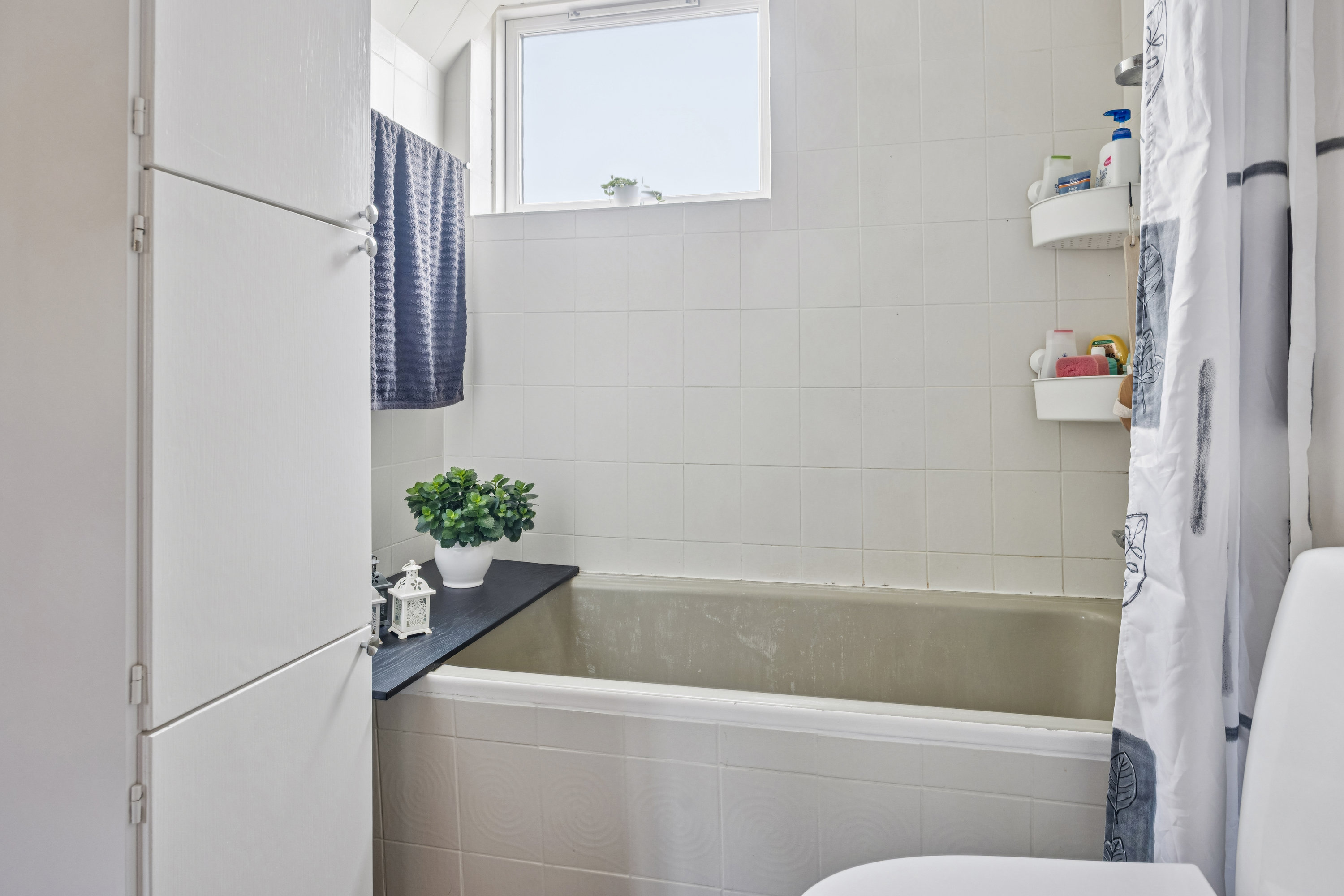 Fremhævet badeværelse billede i fuldskærmstilstand. Billede af Kronborgvej 13, Dalbyover, 8970 Havndal