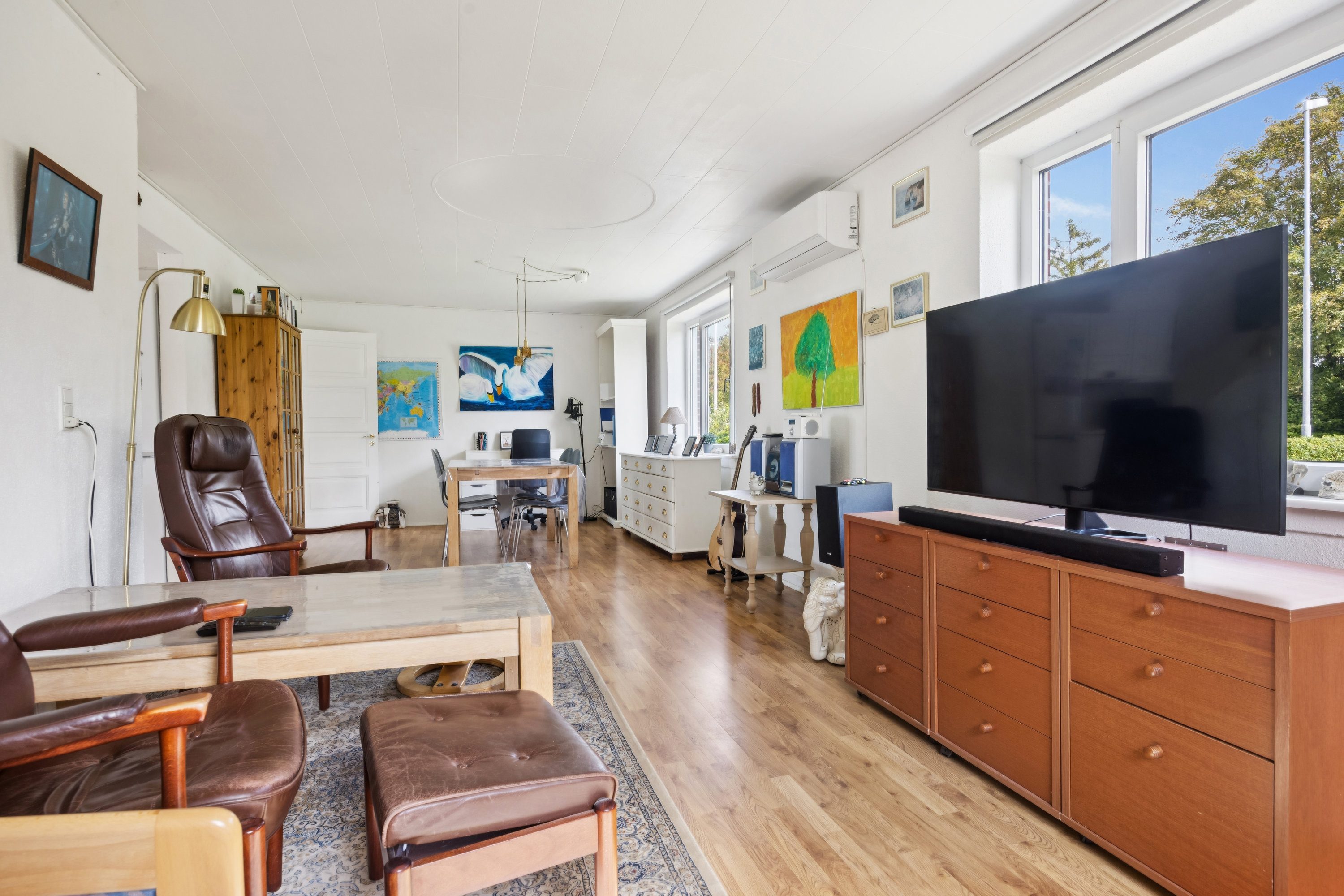 Fremhævet stue billede i fuldskærmstilstand. Billede af Klejtrupvej 80, Hvornum, 9500 Hobro