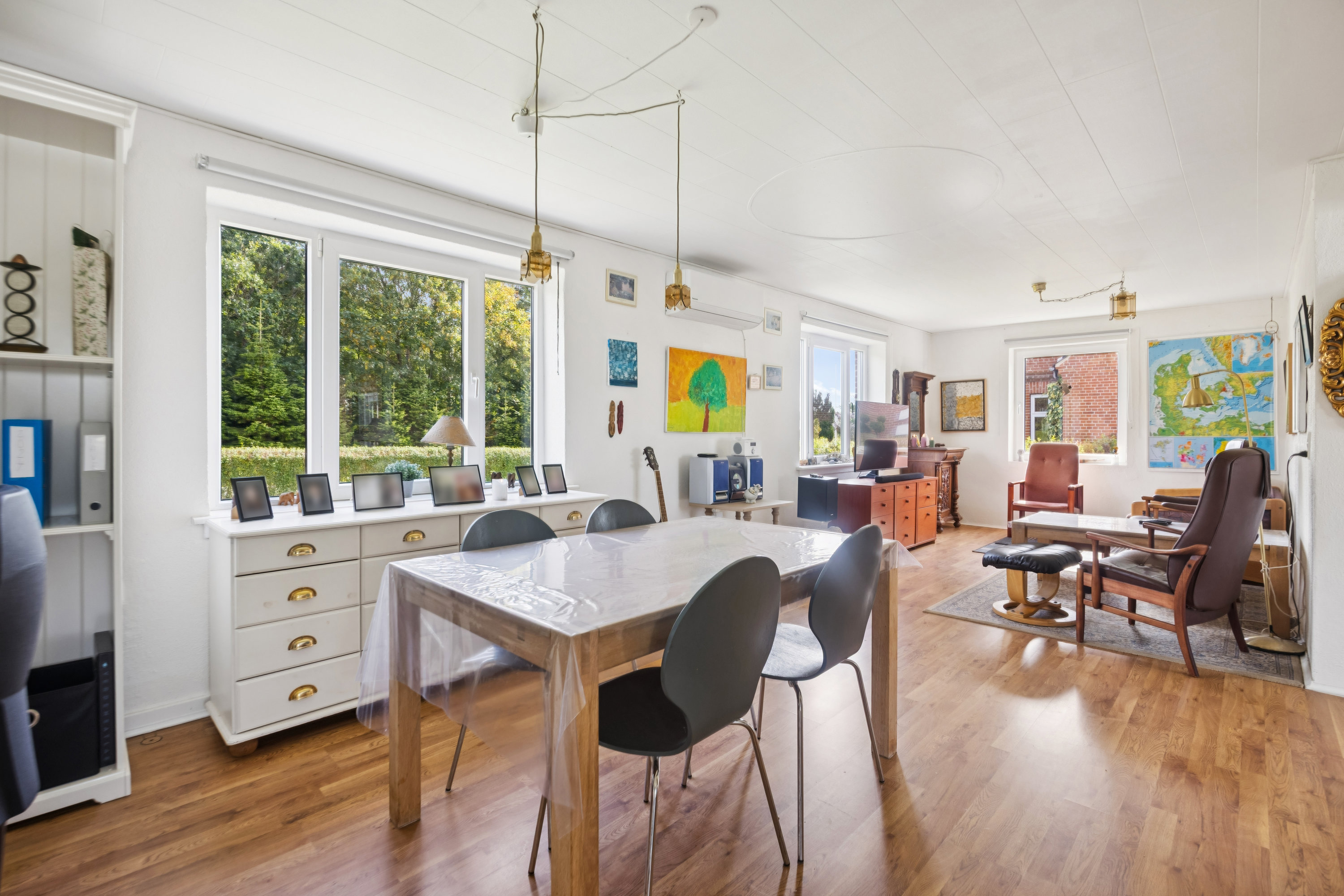 Fremhævet stue billede i fuldskærmstilstand. Billede af Klejtrupvej 80, Hvornum, 9500 Hobro