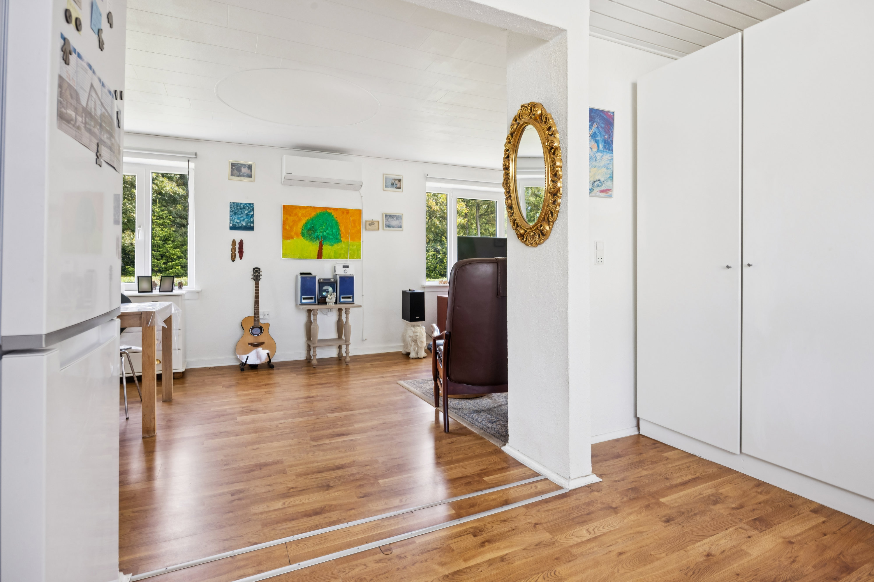 Fremhævet stue billede i fuldskærmstilstand. Billede af Klejtrupvej 80, Hvornum, 9500 Hobro