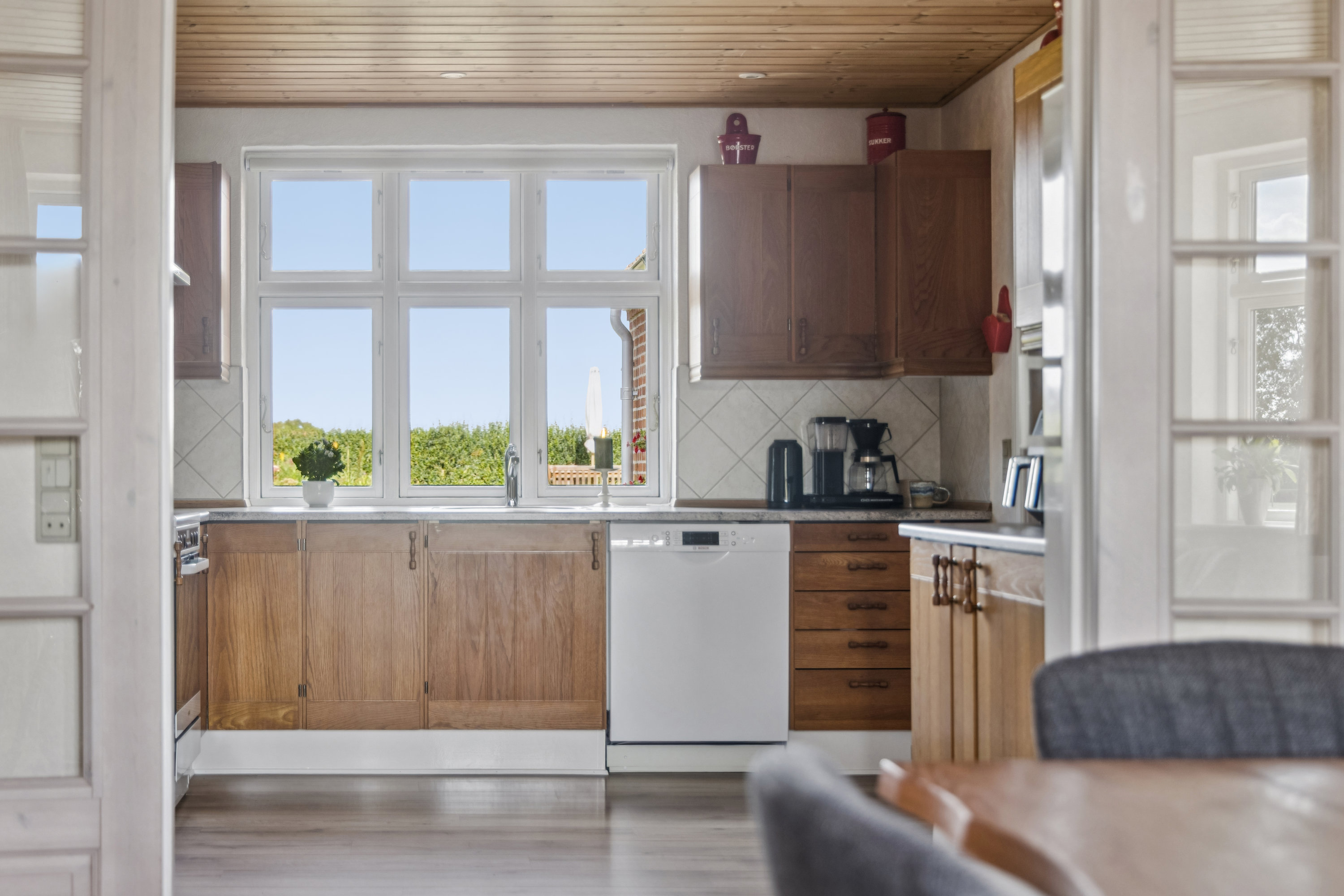 Fremhævet køkken billede i fuldskærmstilstand. Billede af Kronborgvej 13, Dalbyover, 8970 Havndal