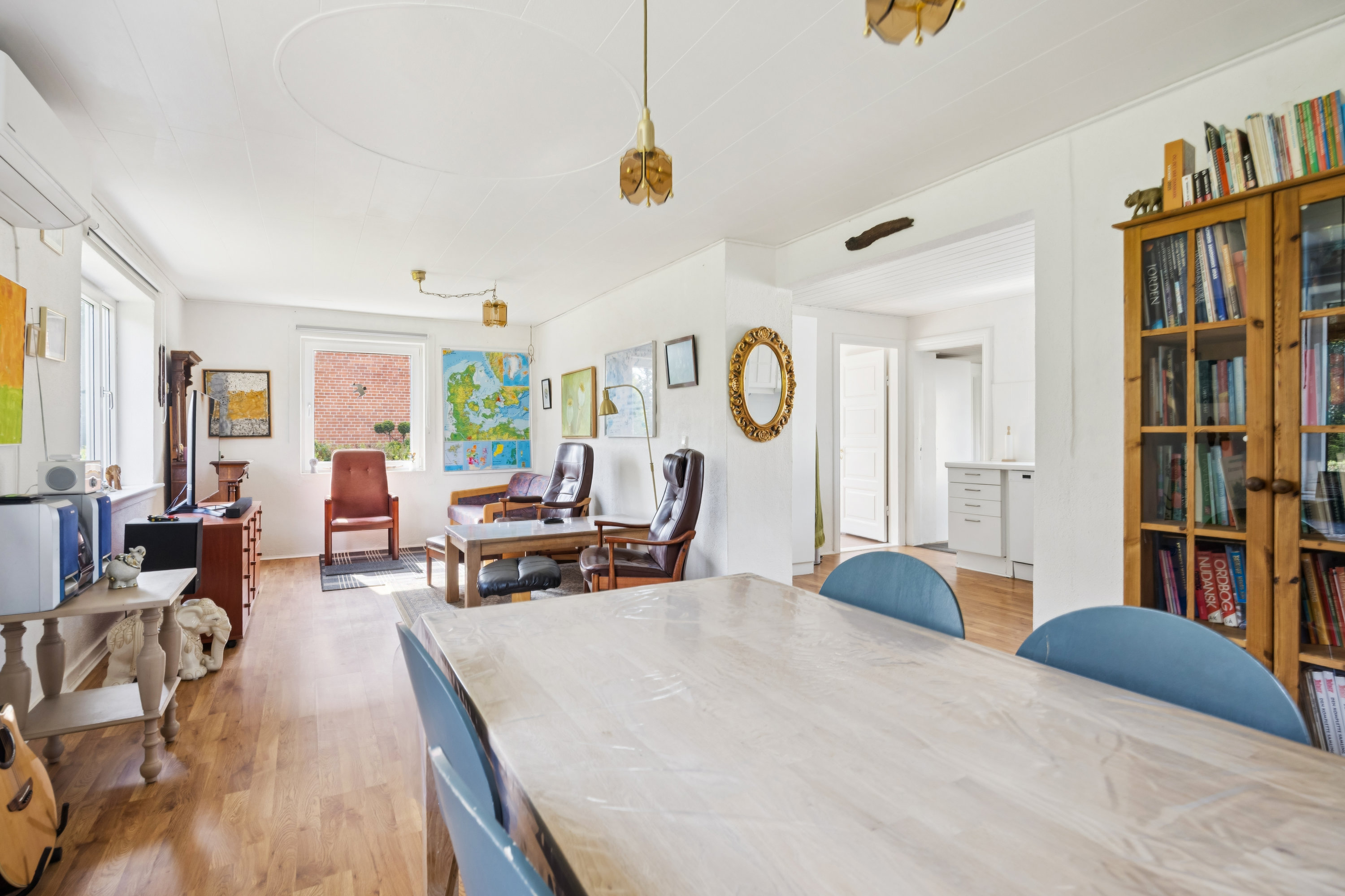 Fremhævet stue billede i fuldskærmstilstand. Billede af Klejtrupvej 80, Hvornum, 9500 Hobro