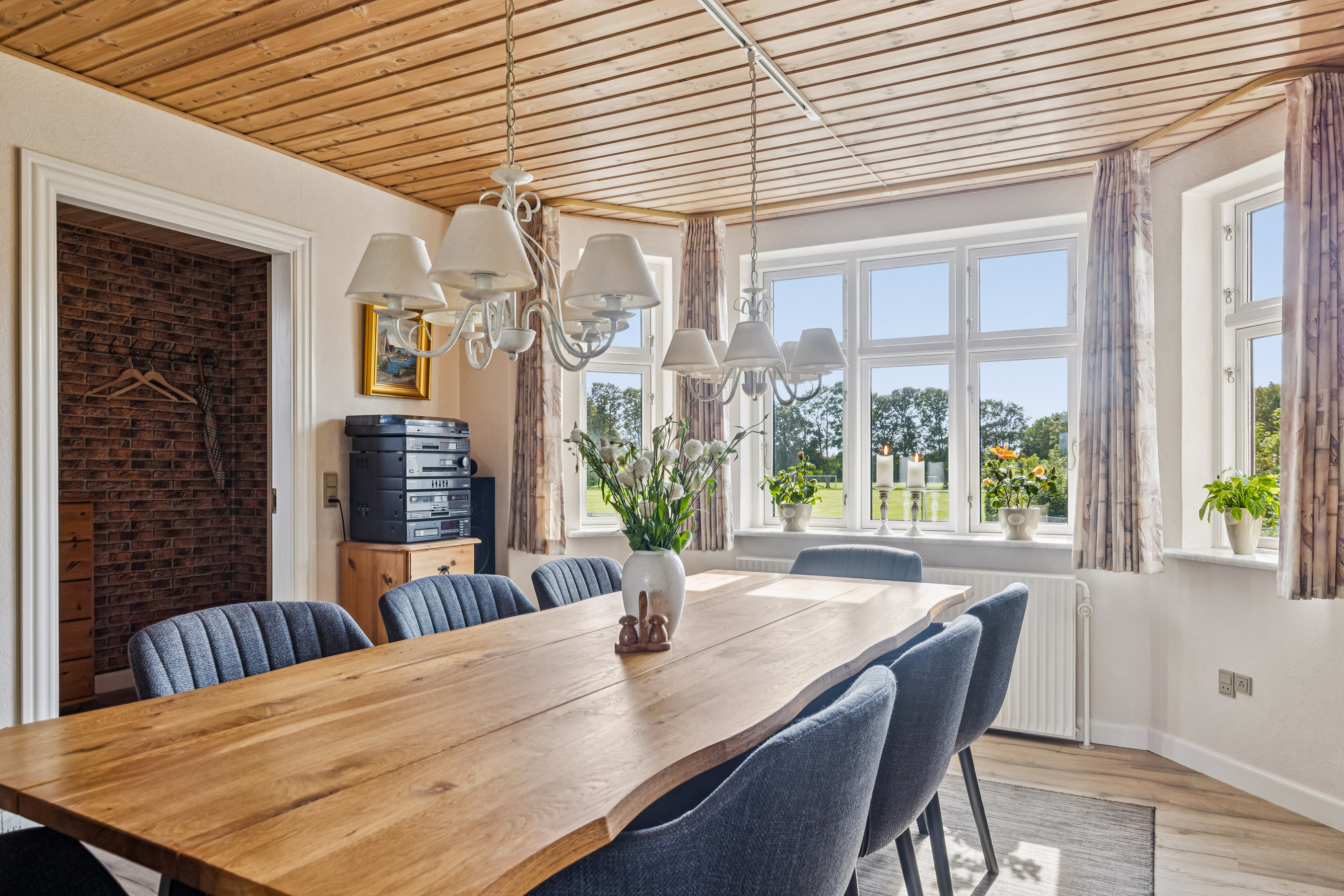 Fremhævet stue billede i fuldskærmstilstand. Billede af Kronborgvej 13, Dalbyover, 8970 Havndal