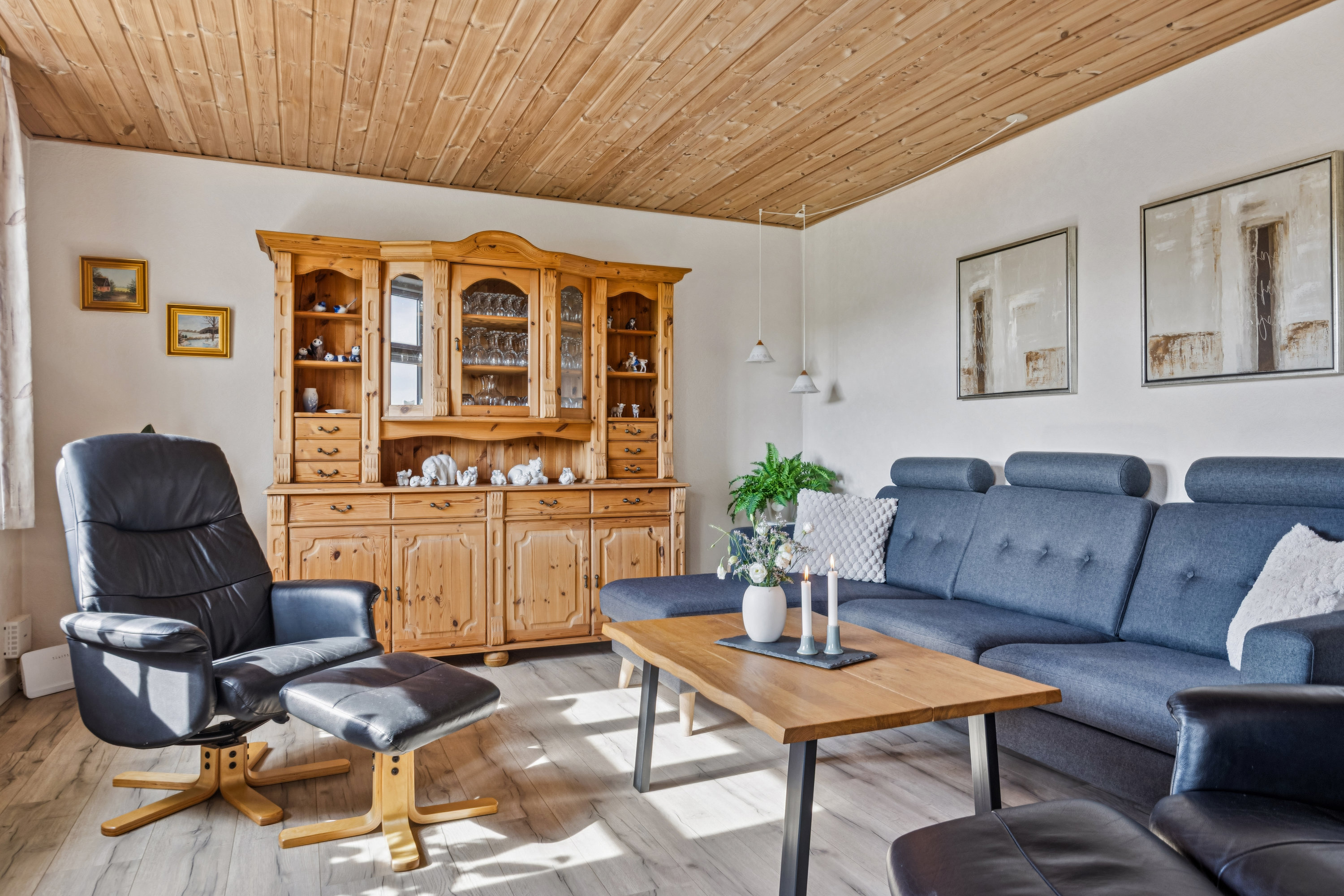 Fremhævet stue billede i fuldskærmstilstand. Billede af Kronborgvej 13, Dalbyover, 8970 Havndal