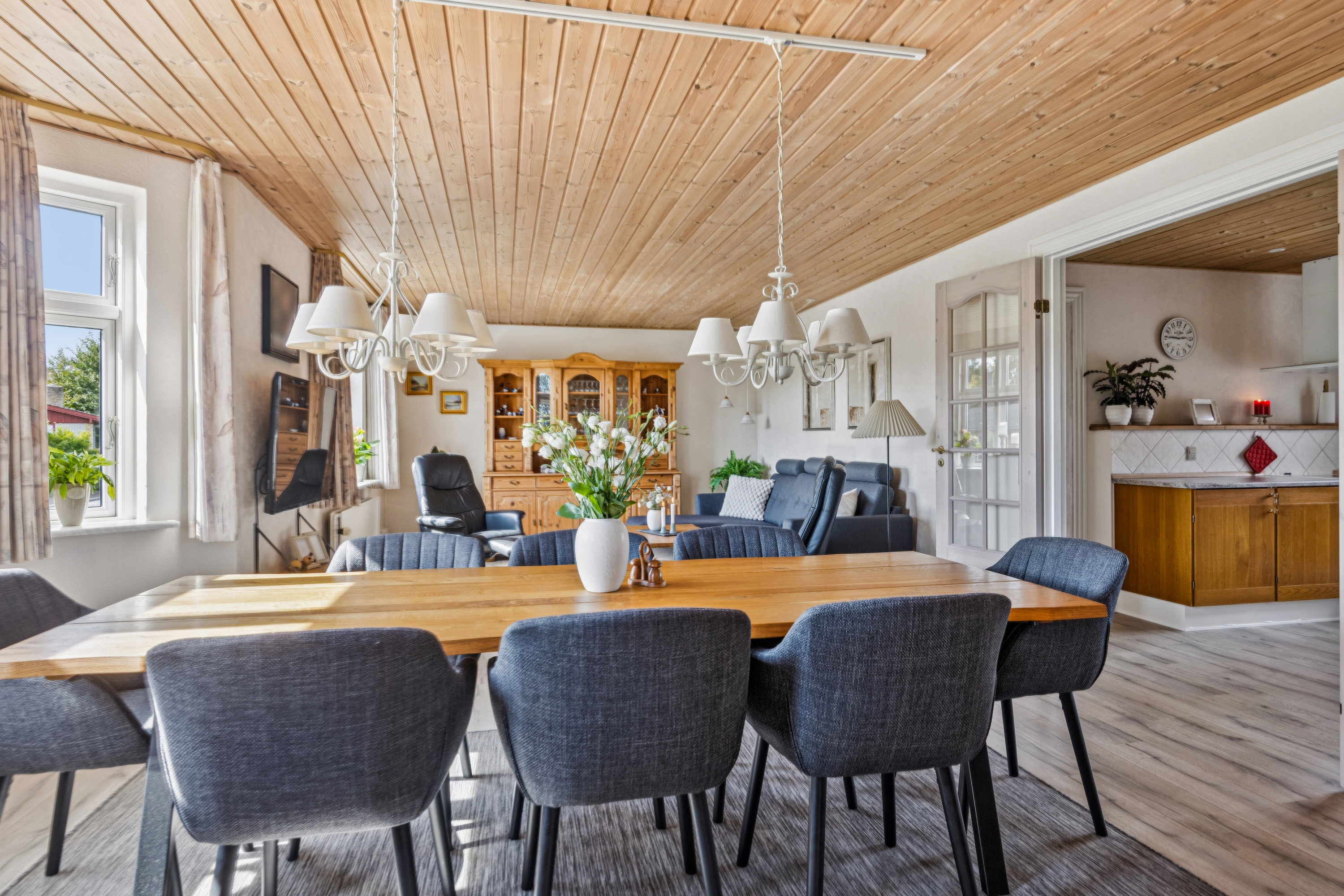 Fremhævet stue billede i fuldskærmstilstand. Billede af Kronborgvej 13, Dalbyover, 8970 Havndal