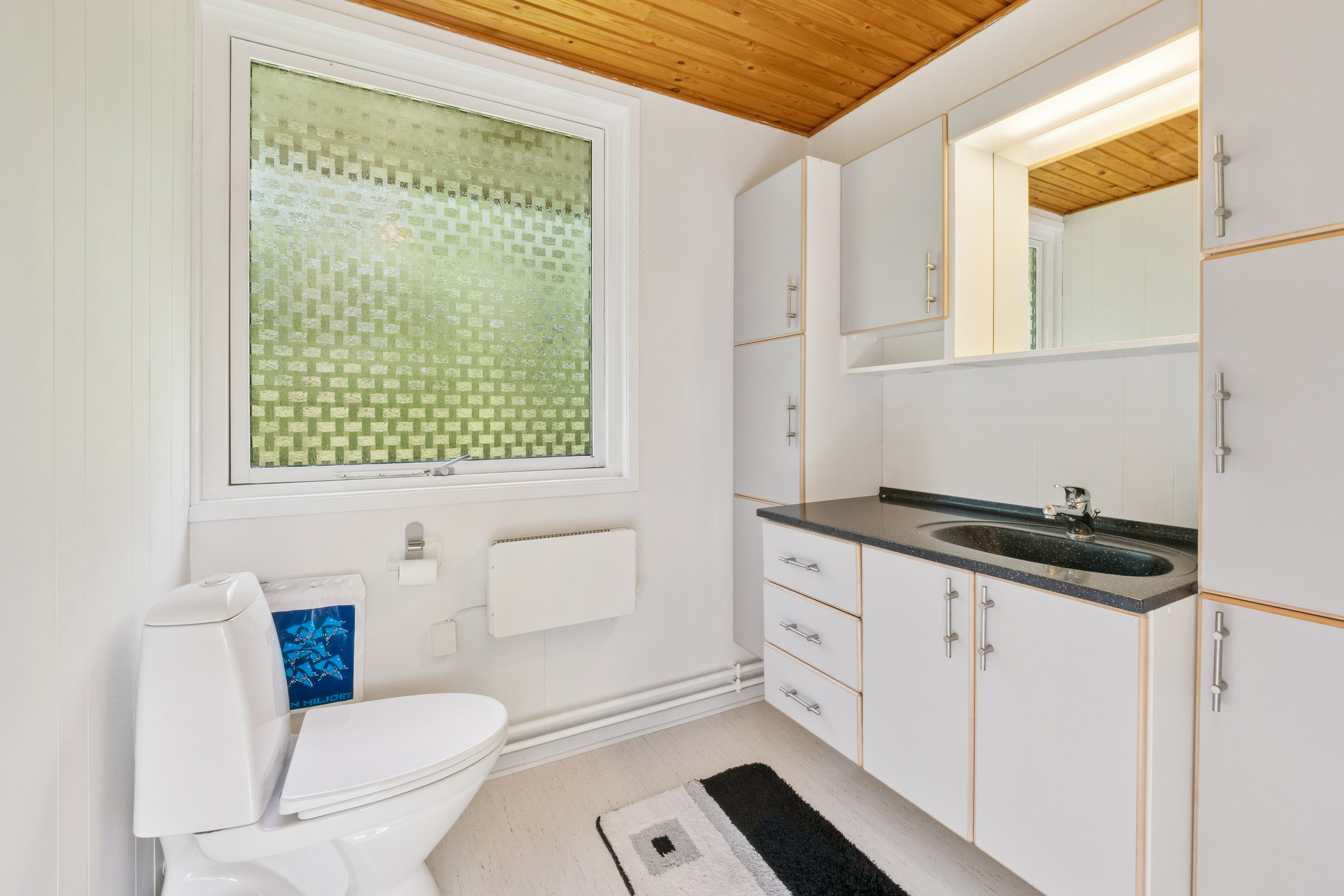 Fremhævet badeværelse billede i fuldskærmstilstand. Billede af Astrup Vig 81, Astrup Vig, 7870 Roslev