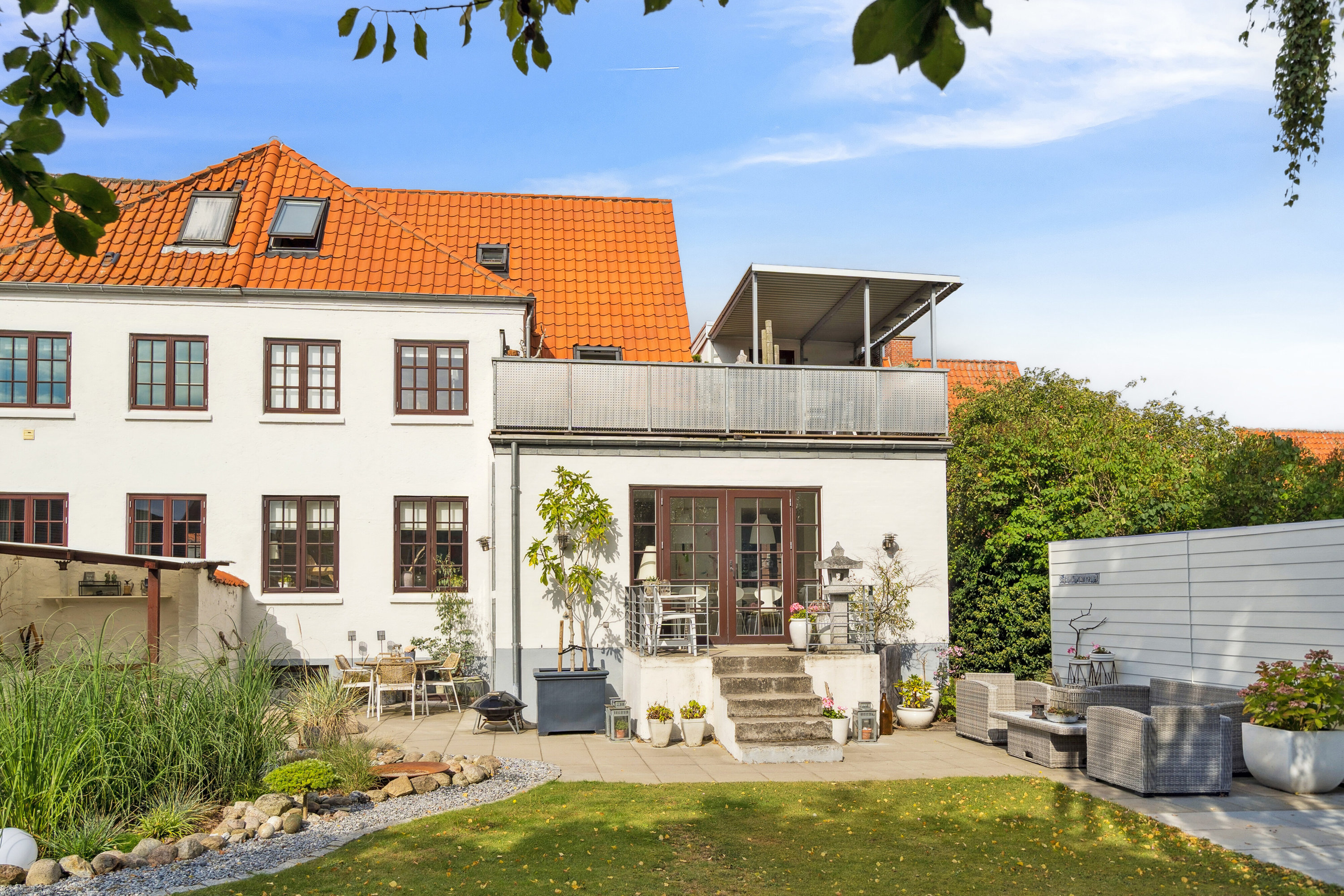 Fremhævet set fra haven billede i fuldskærmstilstand. Billede af Sophie Breums Vænge 4B, 1., 5000 Odense C