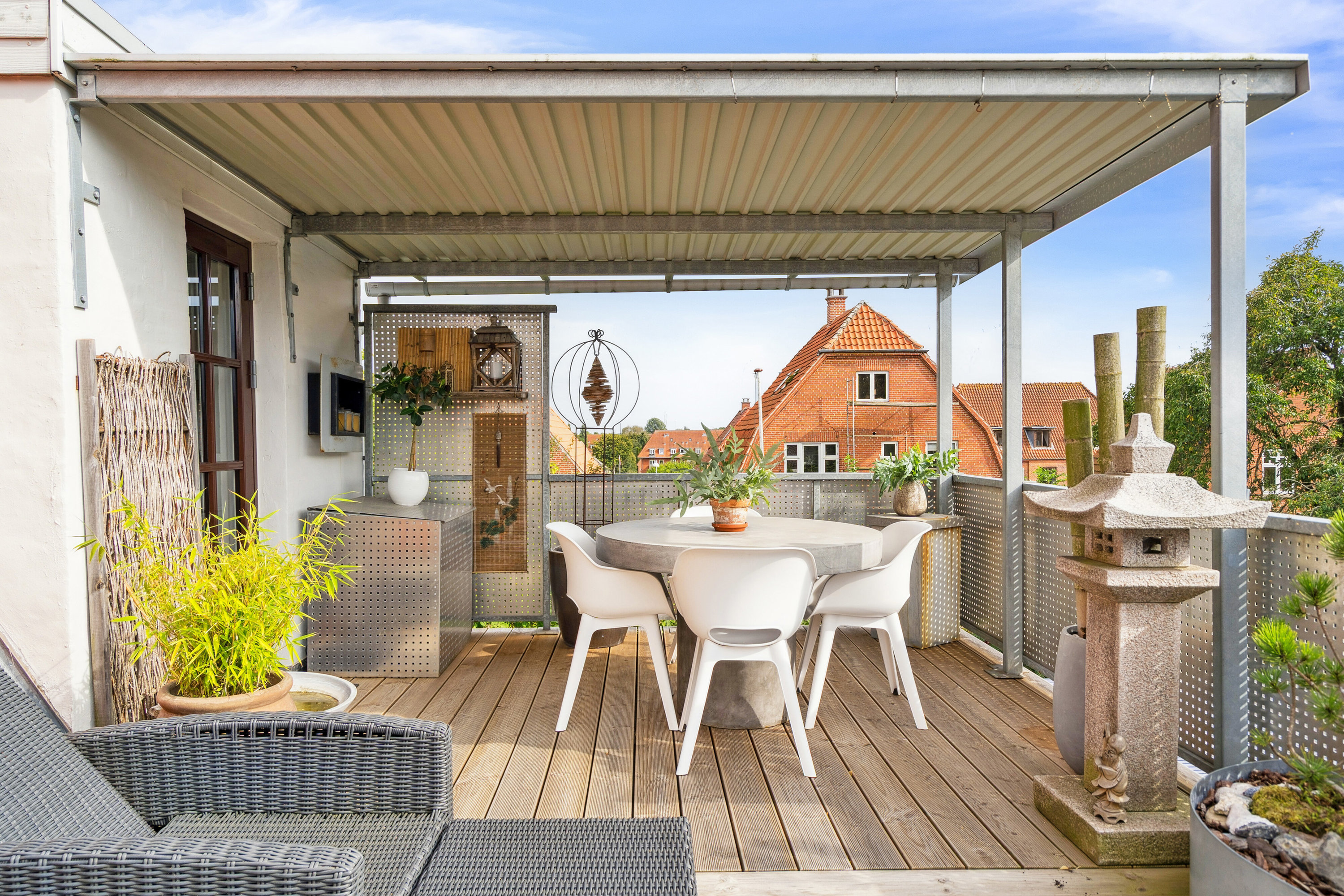 Fremhævet overdækket terrasse billede i fuldskærmstilstand. Billede af Sophie Breums Vænge 4B, 1., 5000 Odense C