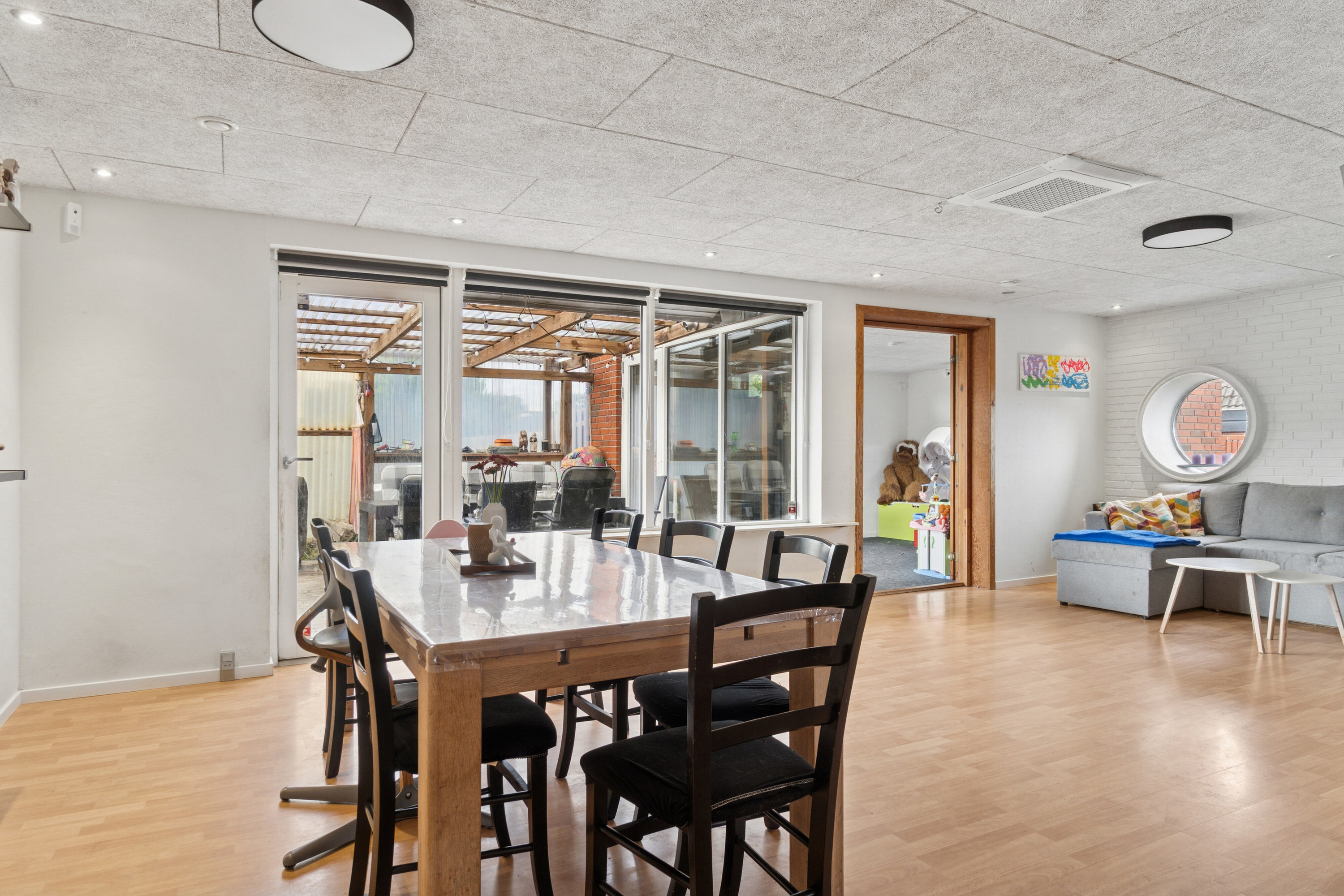 Fremhævet spisestue billede i fuldskærmstilstand. Billede af Lupintoften 55, 7430 Ikast