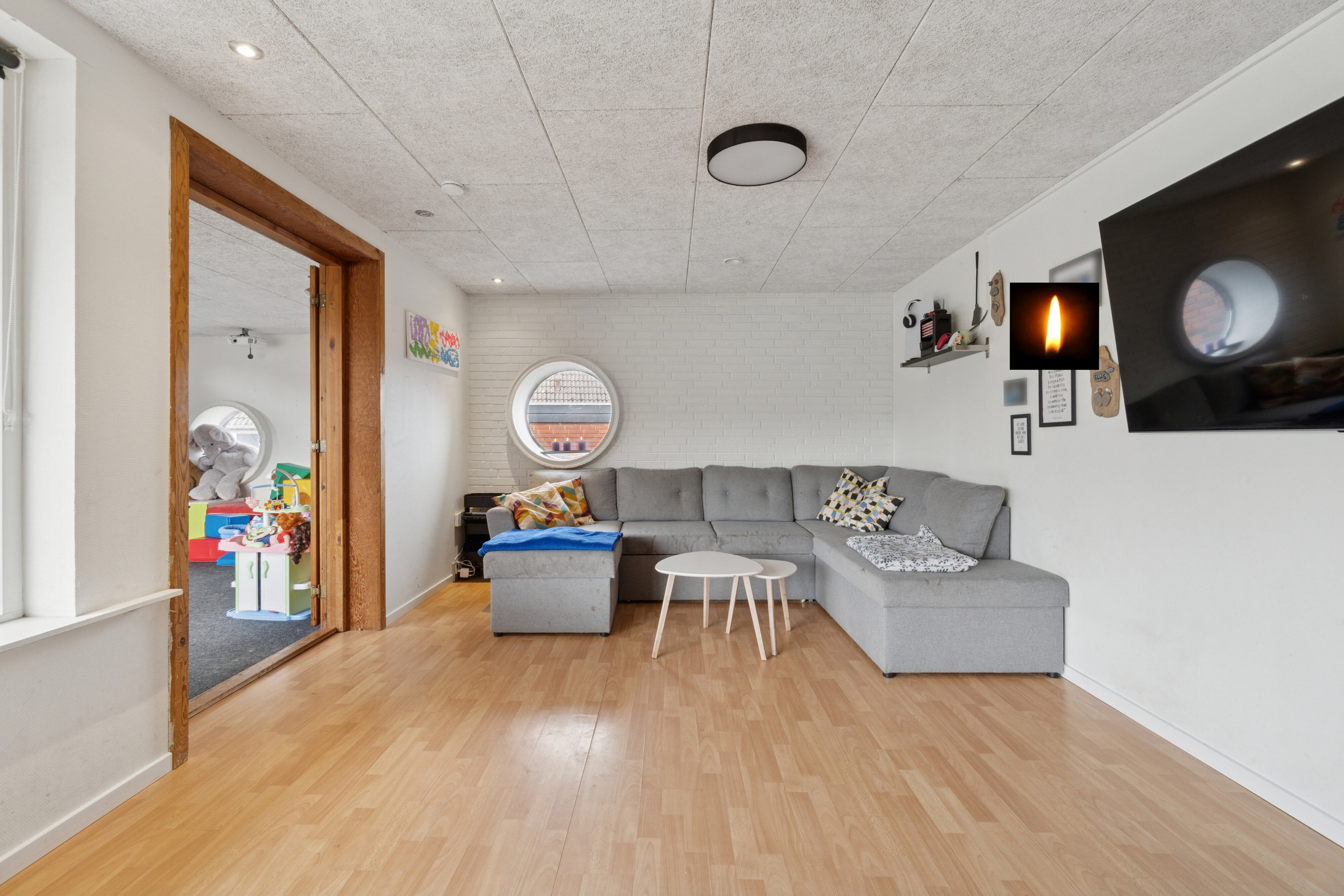 Fremhævet stue billede i fuldskærmstilstand. Billede af Lupintoften 55, 7430 Ikast