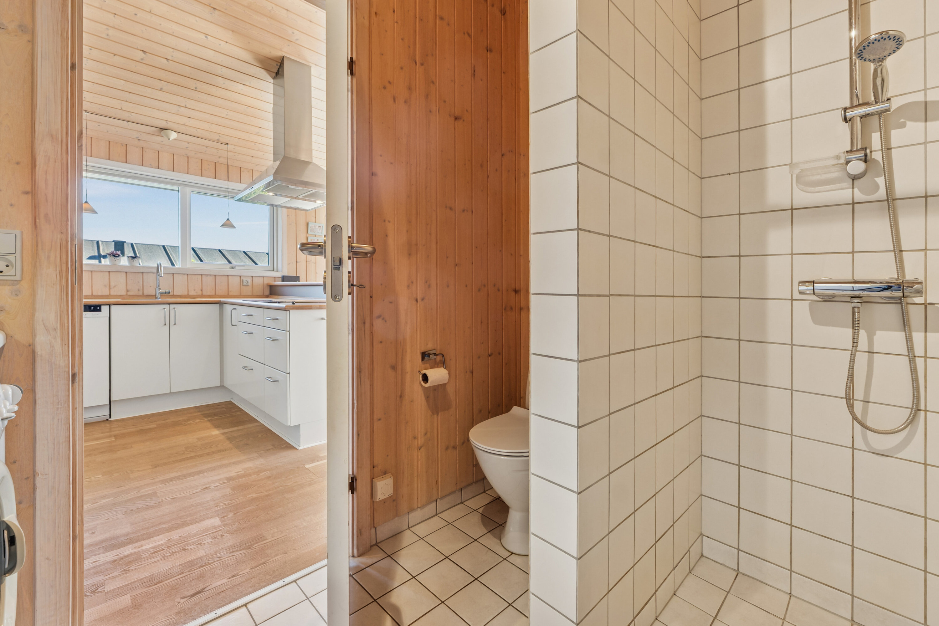 Fremhævet badeværelse billede i fuldskærmstilstand. Billede af Dageløkke Marina 6H, Dageløkke, 5953 Tranekær