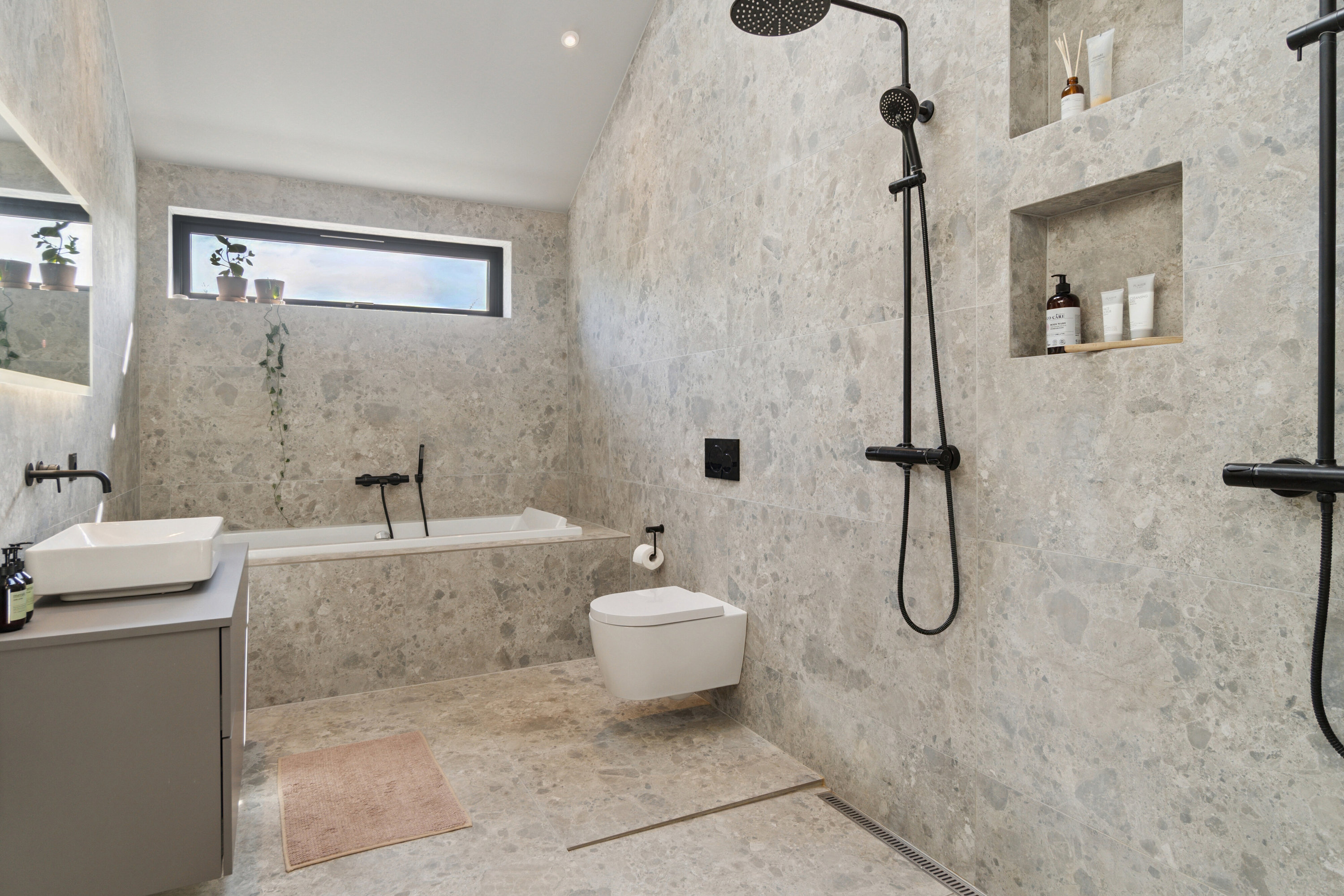 Fremhævet badeværelse billede i fuldskærmstilstand. Billede af Astersvej 7, 4200 Slagelse