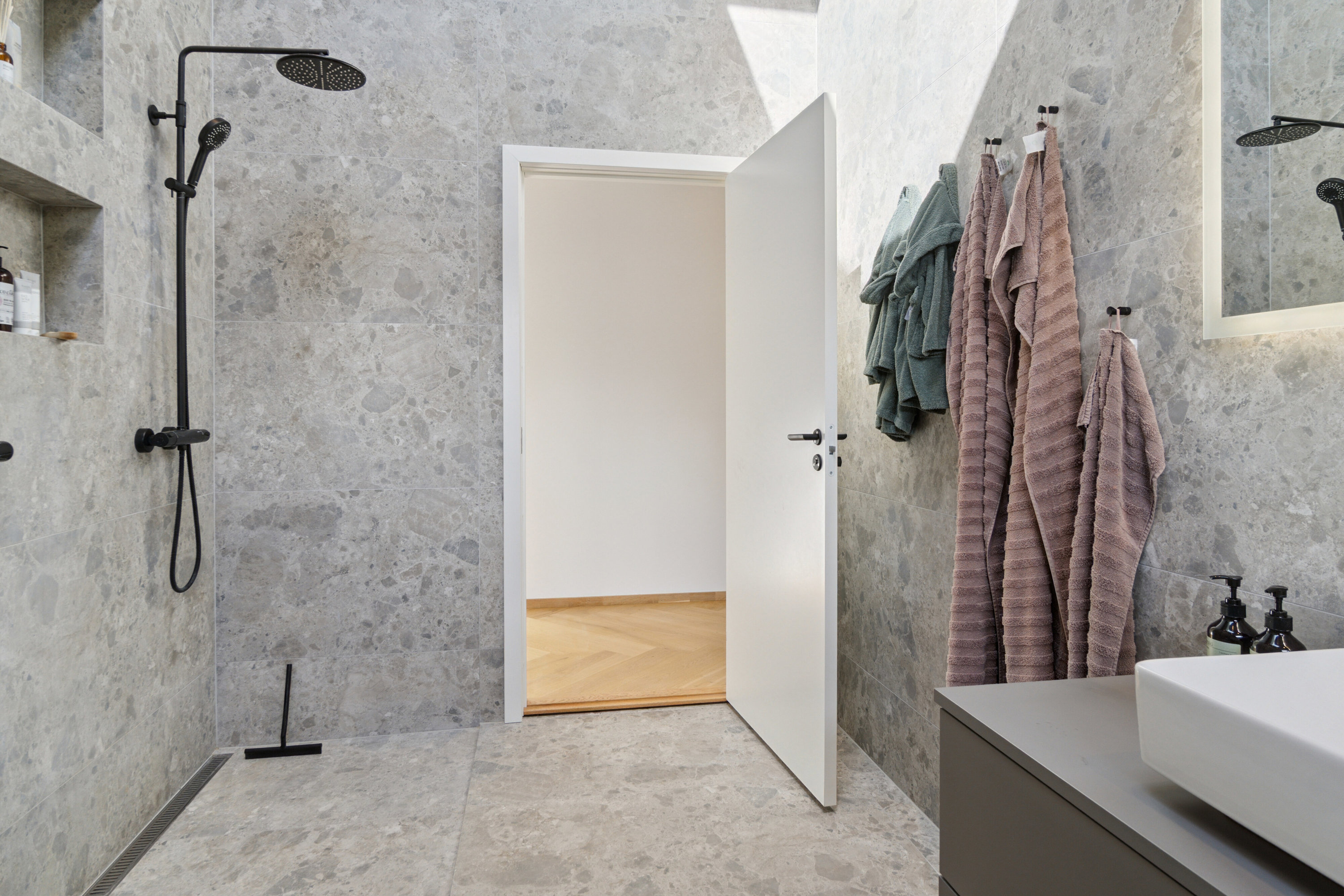 Fremhævet badeværelse billede i fuldskærmstilstand. Billede af Astersvej 7, 4200 Slagelse