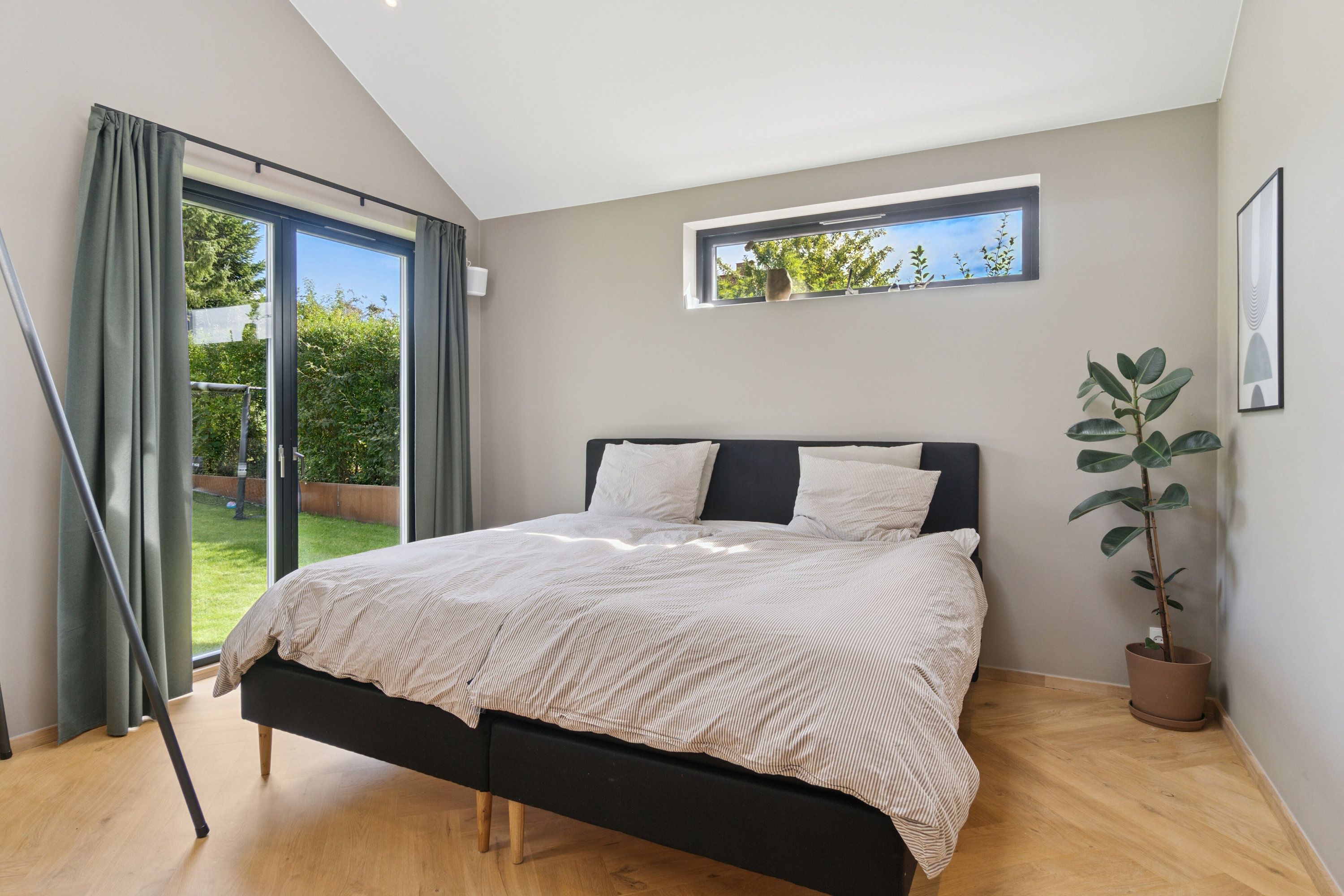 Fremhævet soveværelse billede i fuldskærmstilstand. Billede af Astersvej 7, 4200 Slagelse