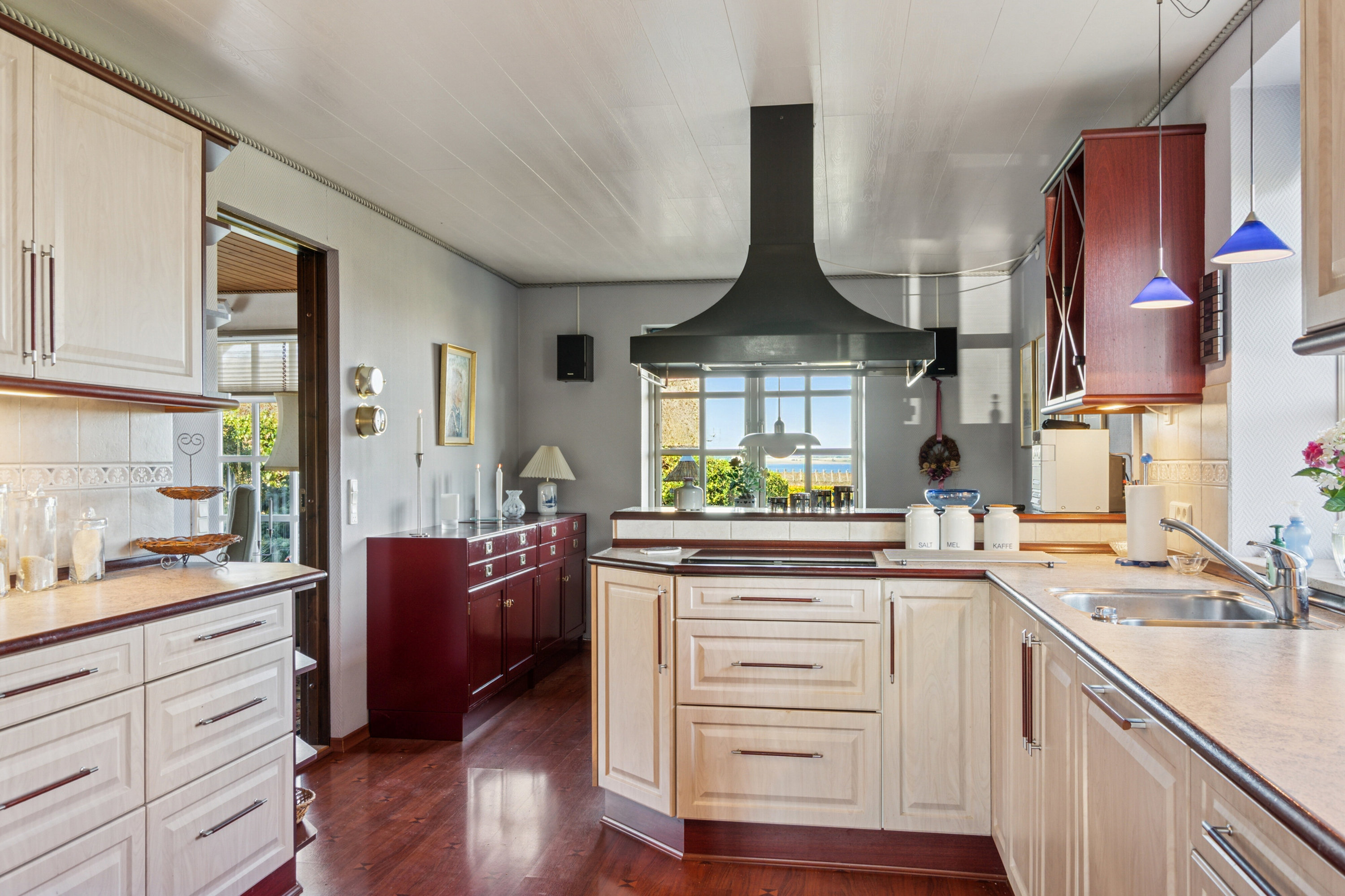 Fremhævet køkken billede i fuldskærmstilstand. Billede af Runddelen 2, 4040 Jyllinge