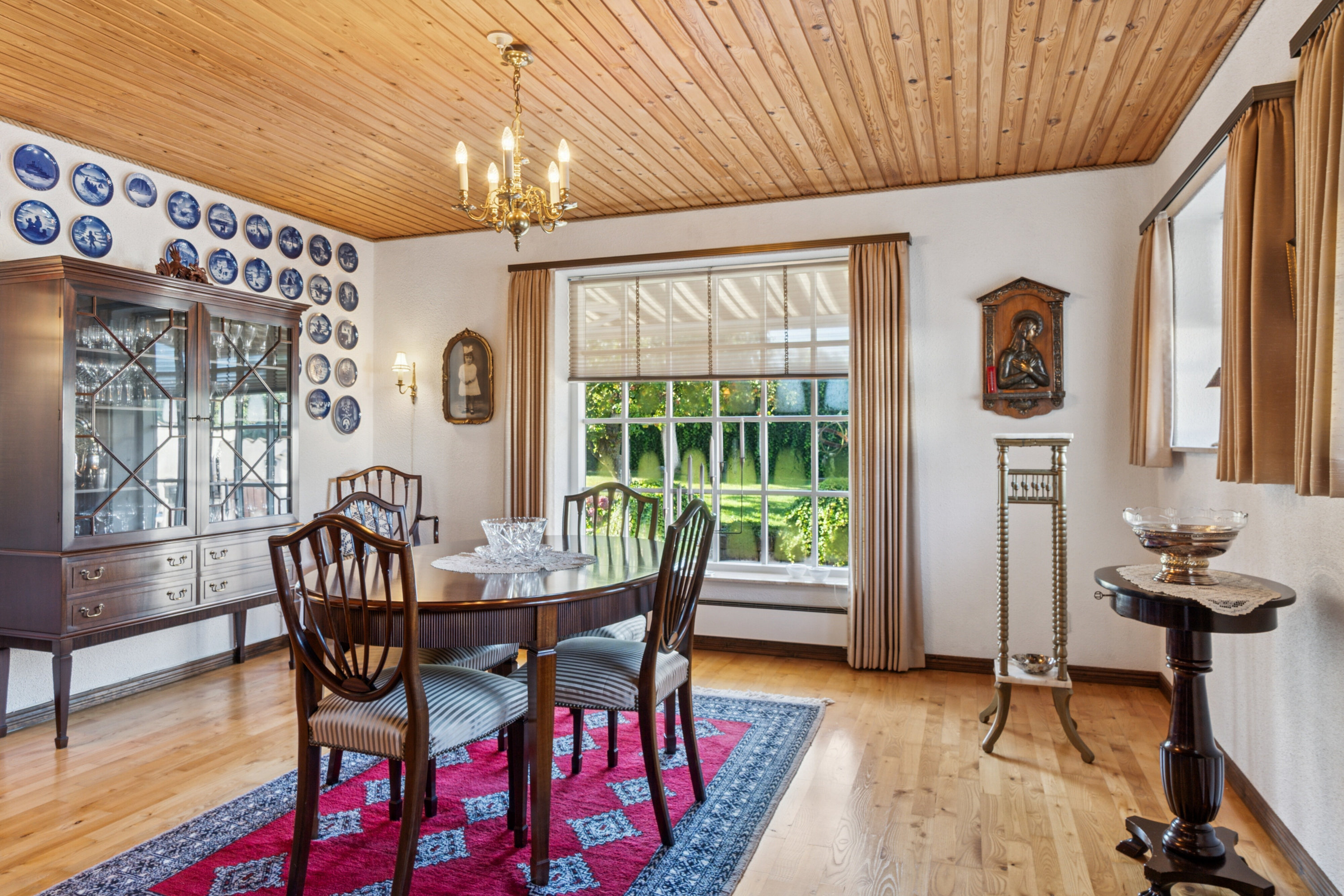 Fremhævet spisestue billede i fuldskærmstilstand. Billede af Runddelen 2, 4040 Jyllinge