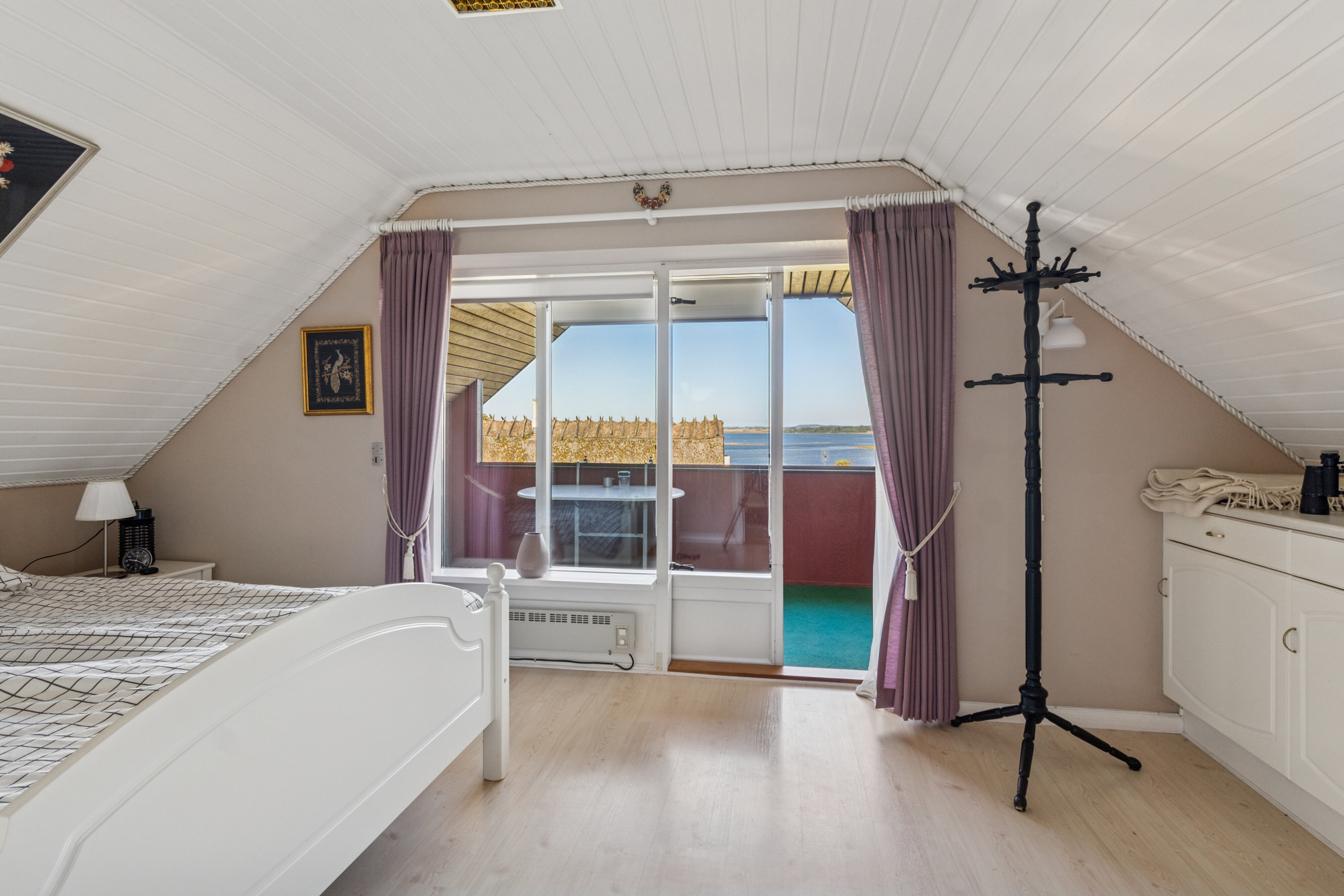 Fremhævet soveværelse billede i fuldskærmstilstand. Billede af Runddelen 2, 4040 Jyllinge