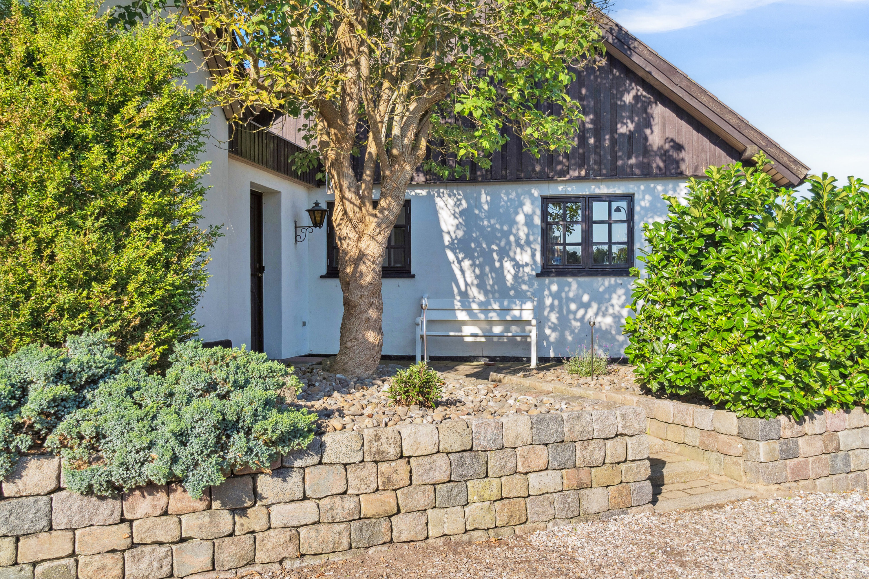 Fremhævet set fra vejen billede i fuldskærmstilstand. Billede af Runddelen 2, 4040 Jyllinge