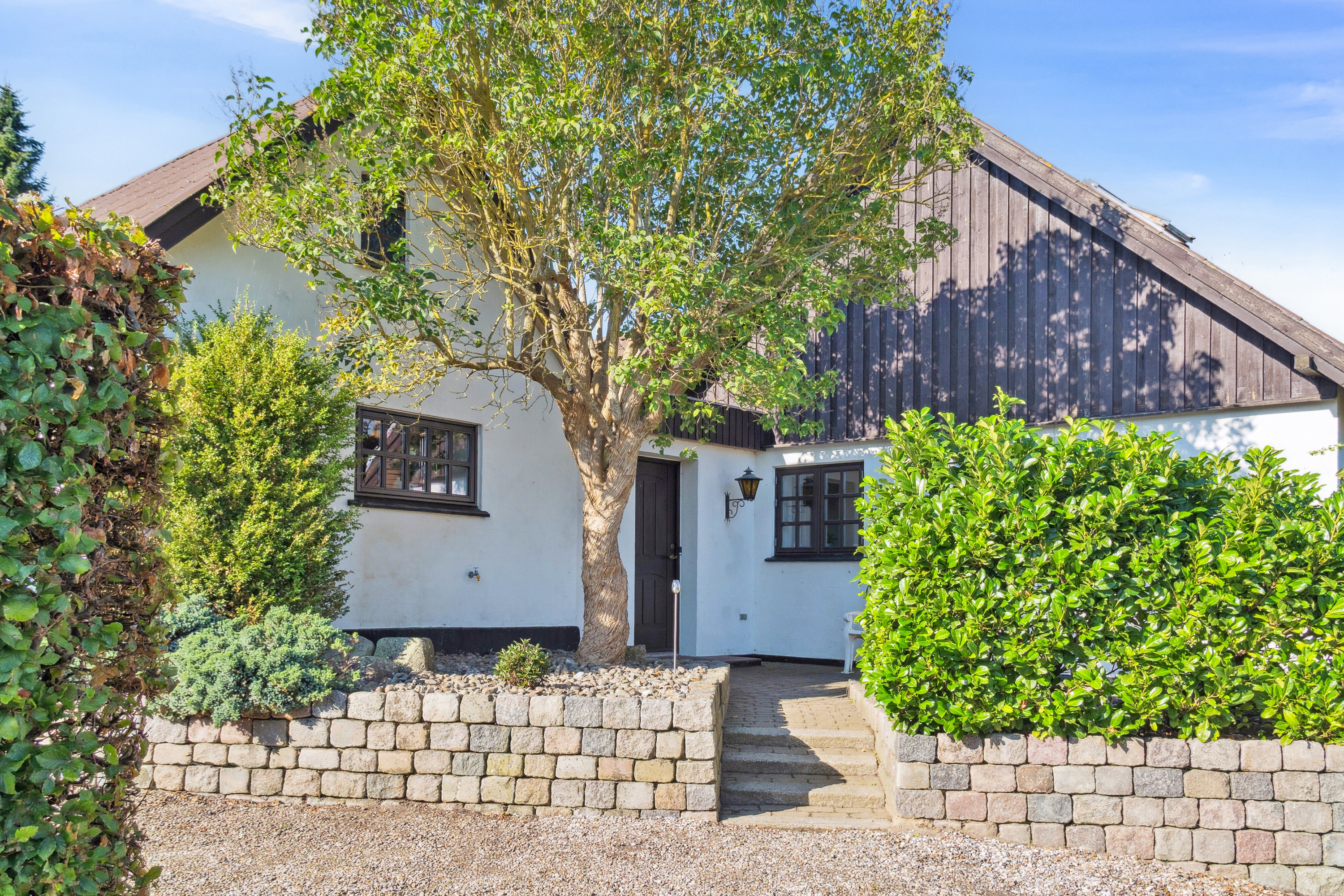 Fremhævet set fra vejen billede i fuldskærmstilstand. Billede af Runddelen 2, 4040 Jyllinge