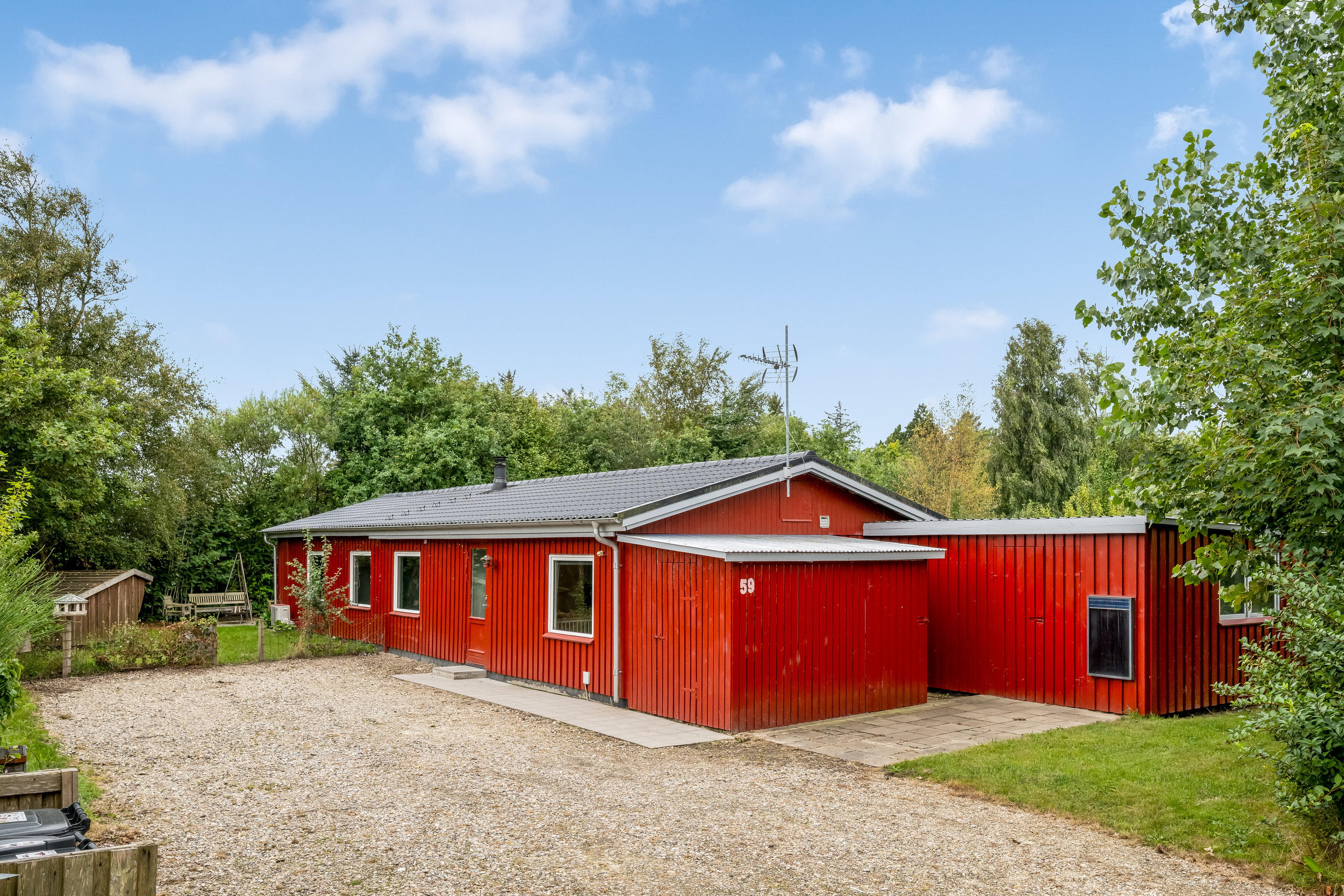 Fremhævet facade billede i fuldskærmstilstand. Billede af Gyvelvej 59, Stauning, 6900 Skjern