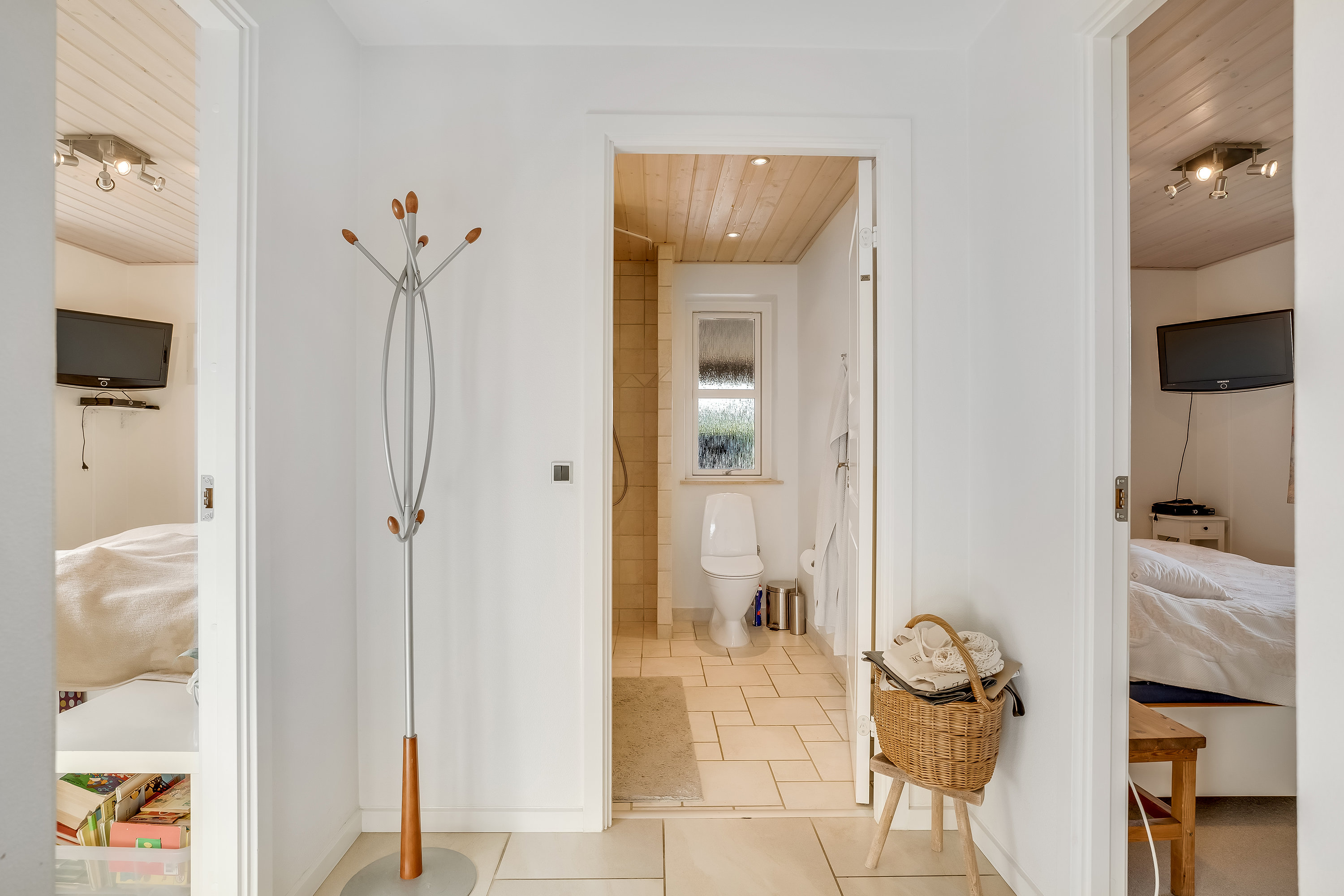 Fremhævet gang billede i fuldskærmstilstand. Billede af Havesangervej 42, 4930 Maribo