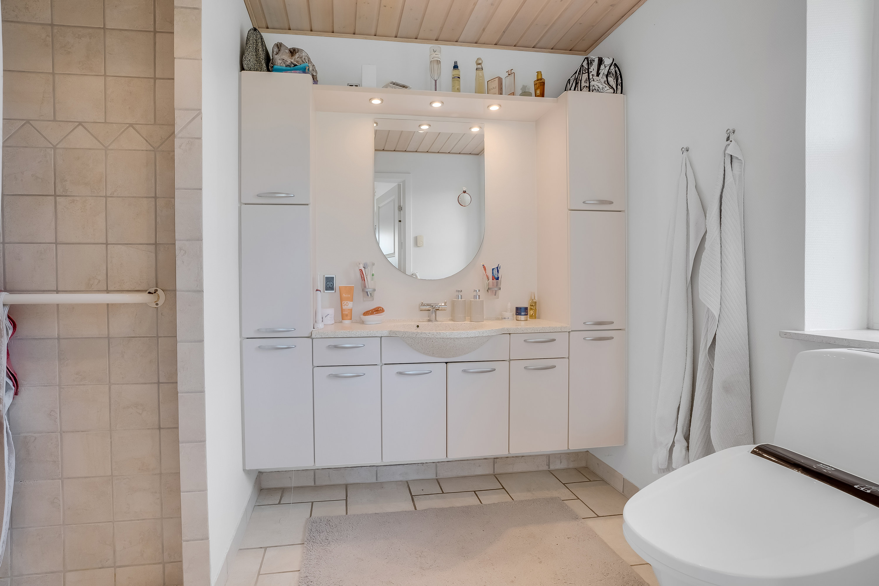 Fremhævet badeværelse billede i fuldskærmstilstand. Billede af Havesangervej 42, 4930 Maribo