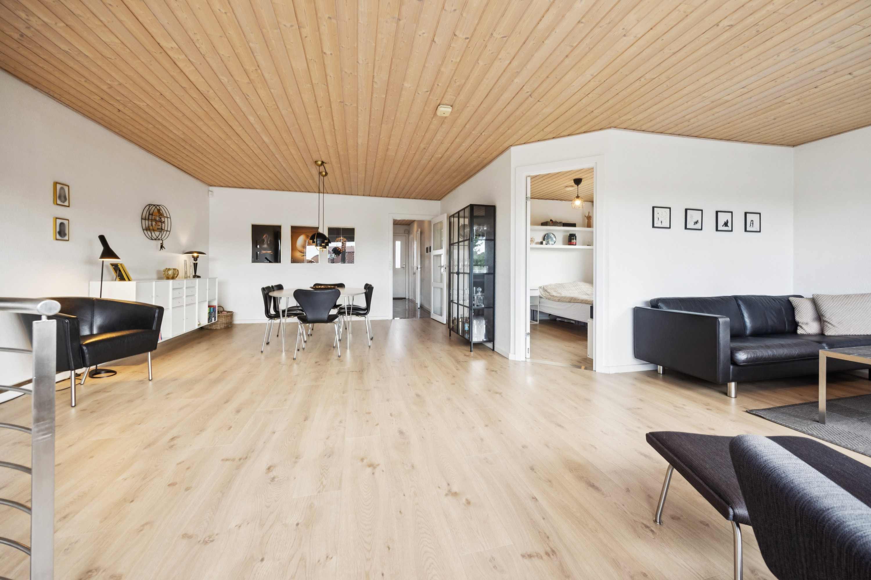 Fremhævet stue billede i fuldskærmstilstand. Billede af Toftevej 11, 9400 Nørresundby