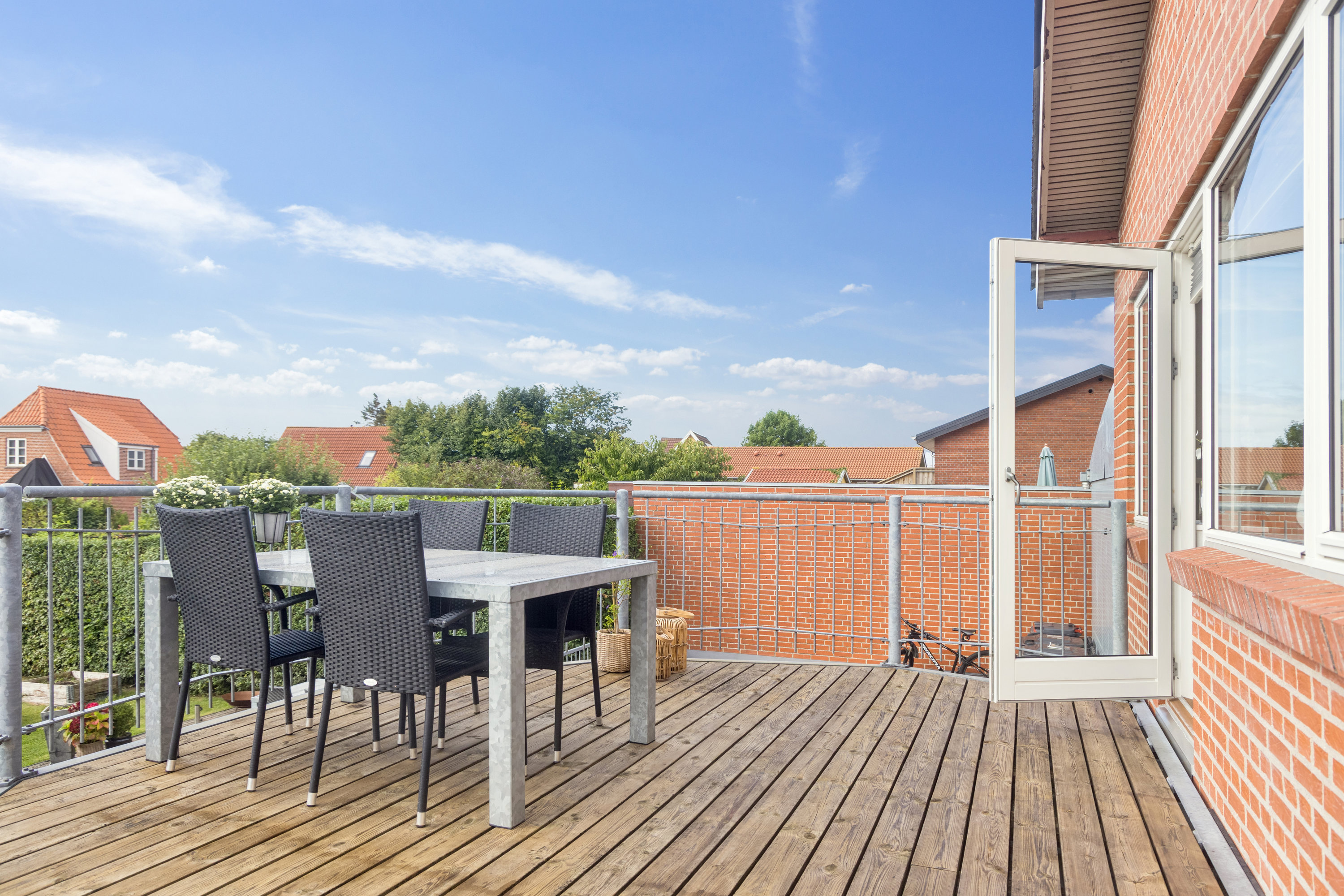 Fremhævet terrasse billede i fuldskærmstilstand. Billede af Toftevej 11, 9400 Nørresundby