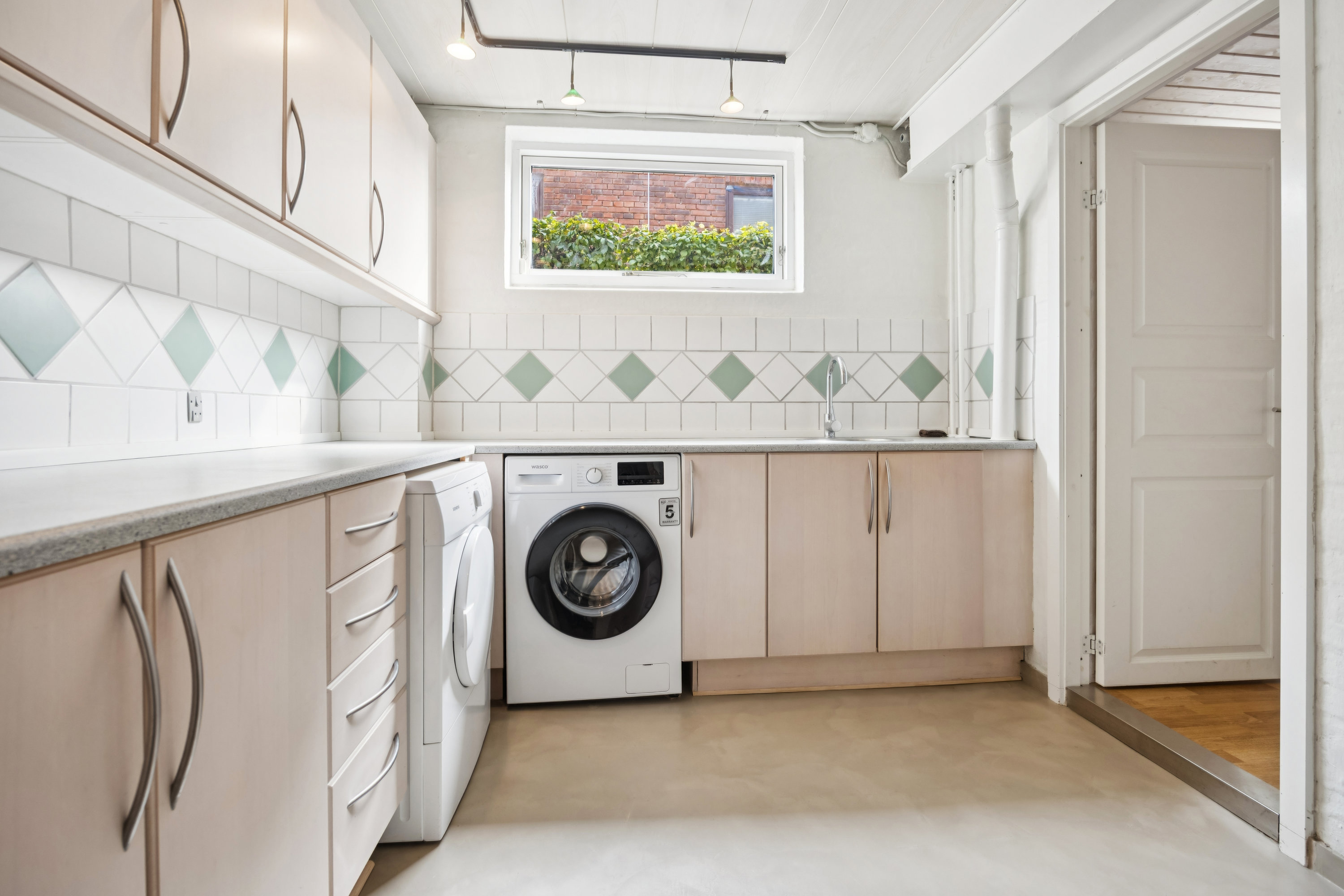 Fremhævet køkken billede i fuldskærmstilstand. Billede af Toftevej 11, 9400 Nørresundby