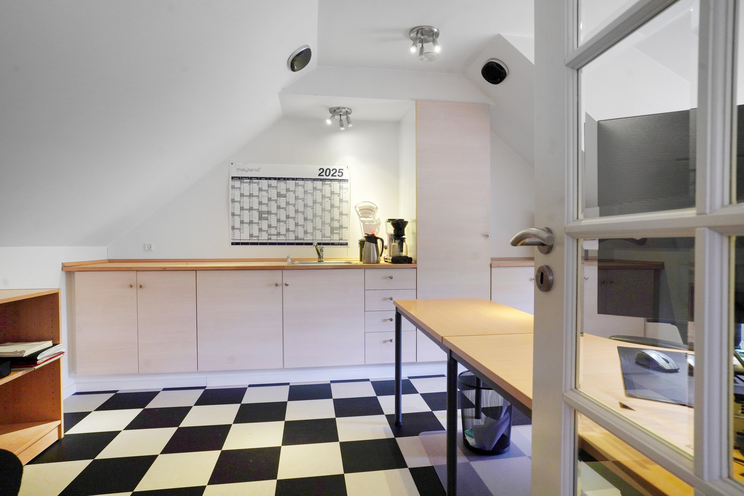 Fremhævet erhverv kontor/køkken billede i fuldskærmstilstand. Billede af Gurrevej 318, Gurre, 3000 Helsingør