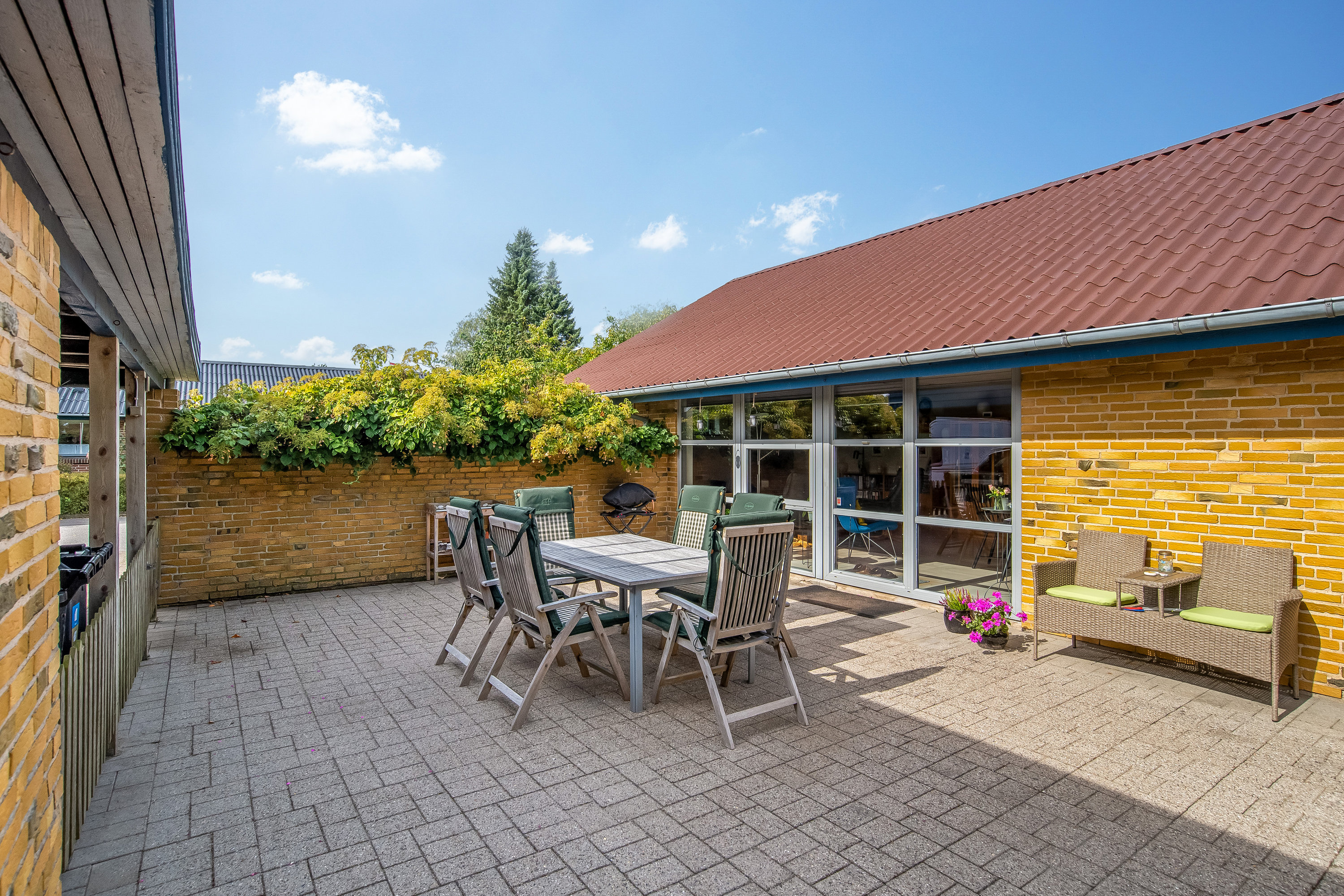 Fremhævet terrasse billede i fuldskærmstilstand. Billede af Riisagersvej 1, 7500 Holstebro