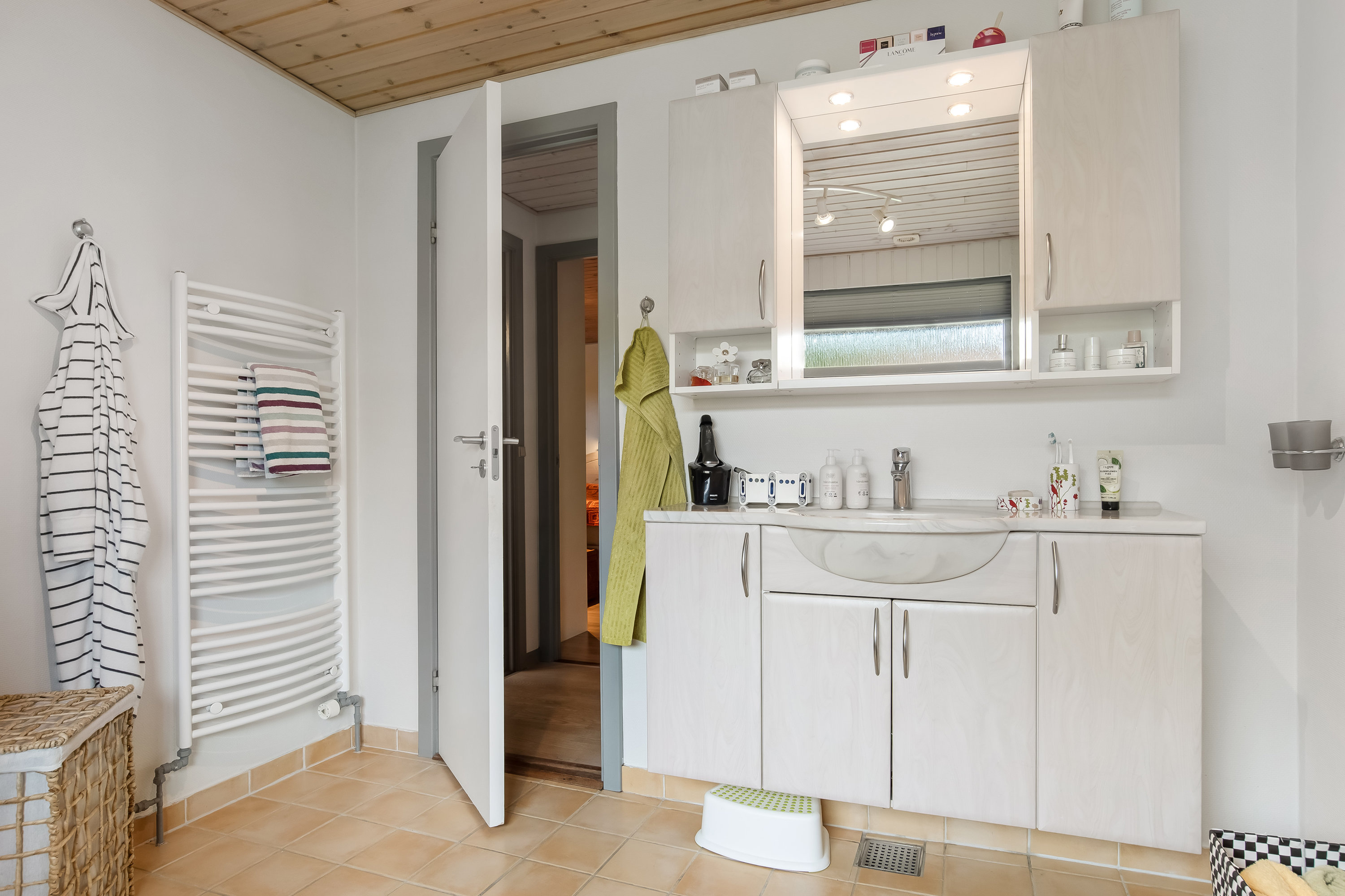 Fremhævet badeværelse billede i fuldskærmstilstand. Billede af Riisagersvej 1, 7500 Holstebro